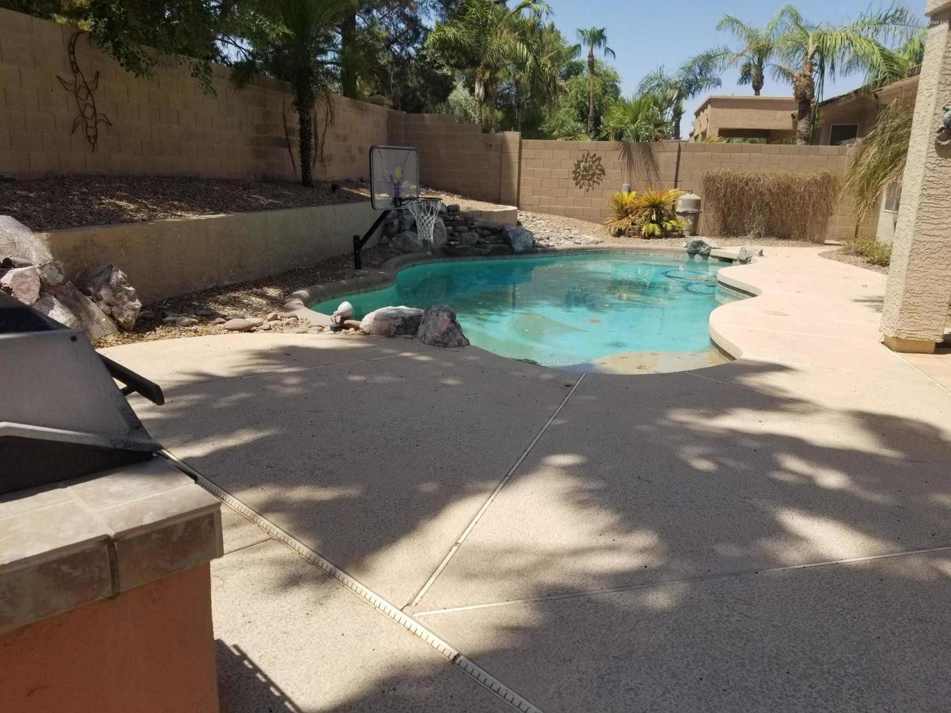 875 W Aloe Place