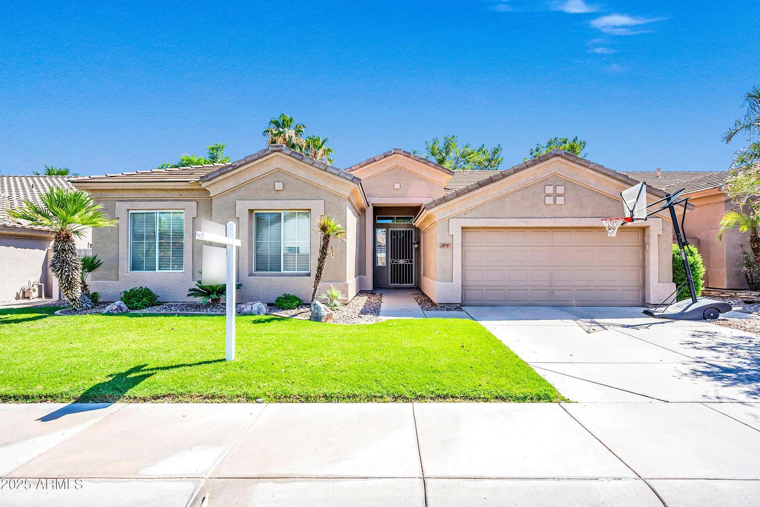 875 W Aloe Place