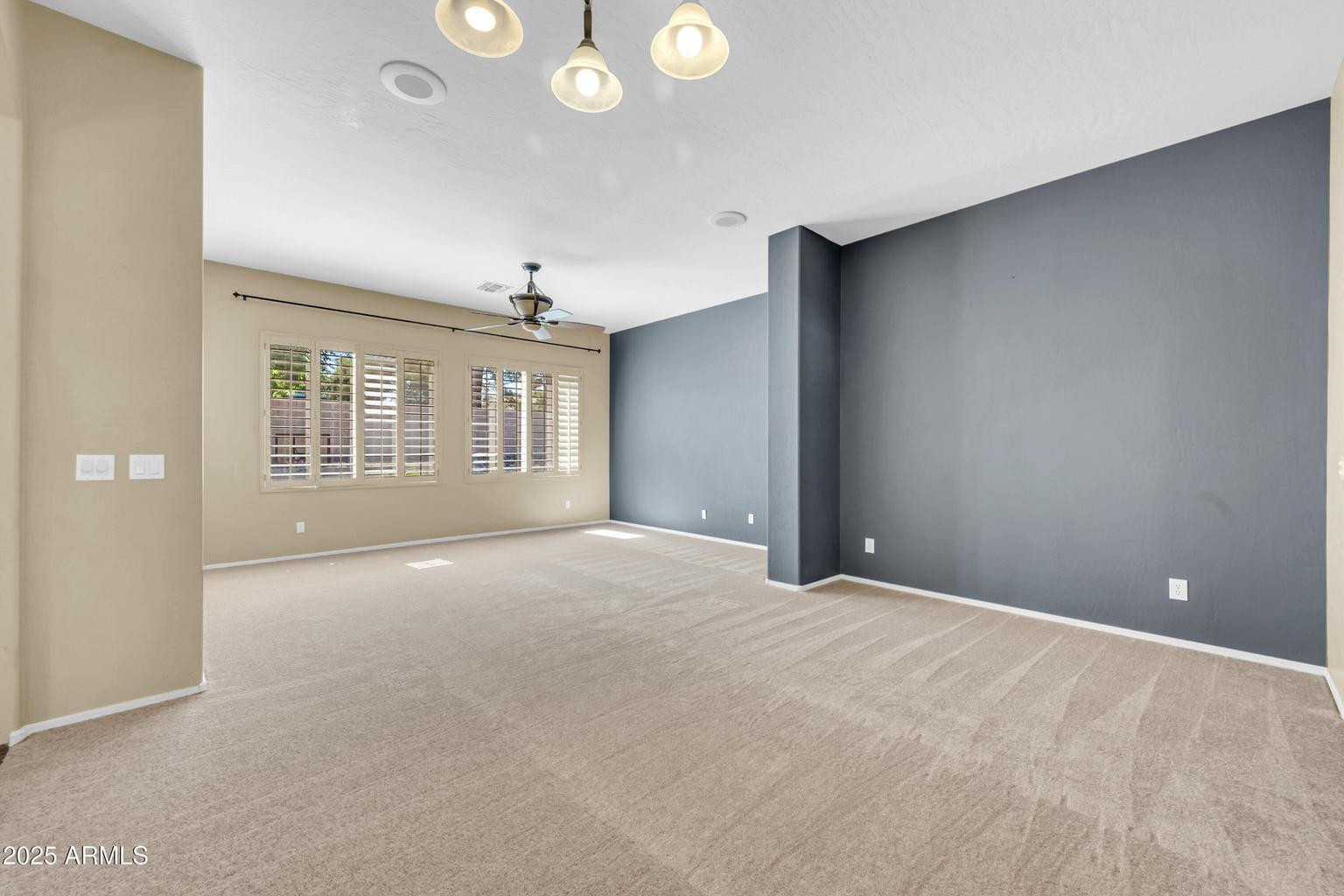 875 W Aloe Place