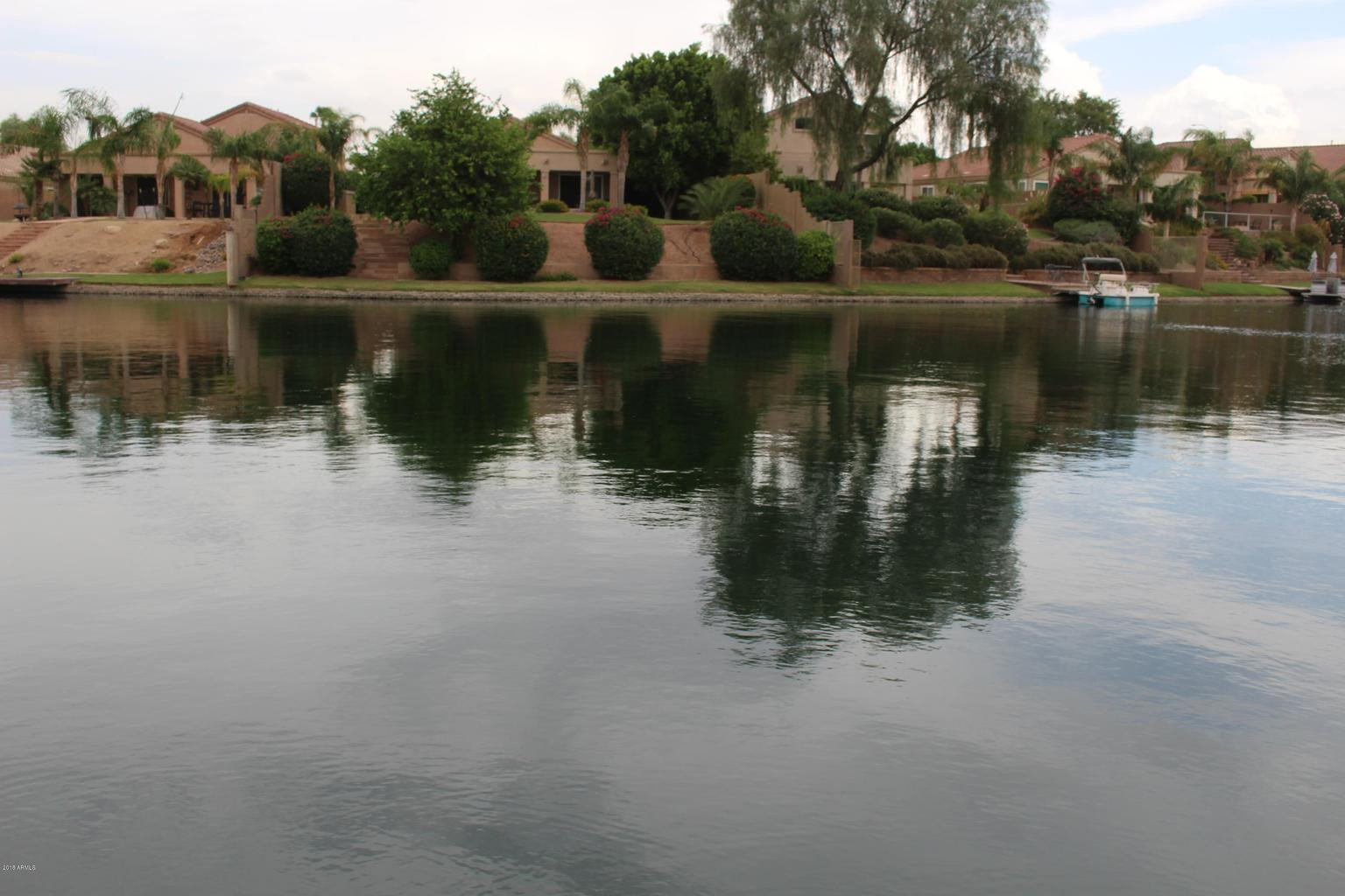 875 W Aloe Place