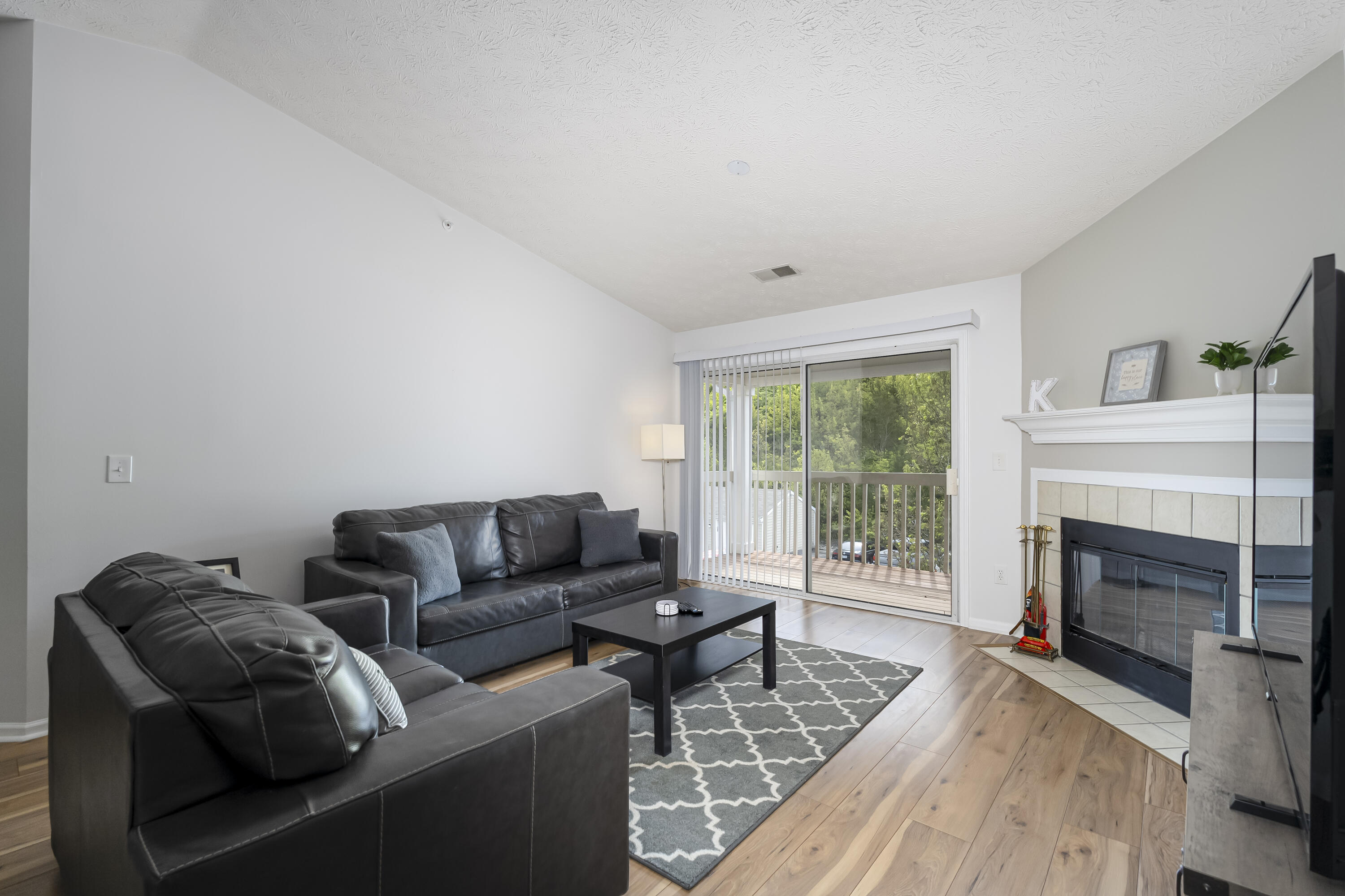 450 Lakeview Drive, 11