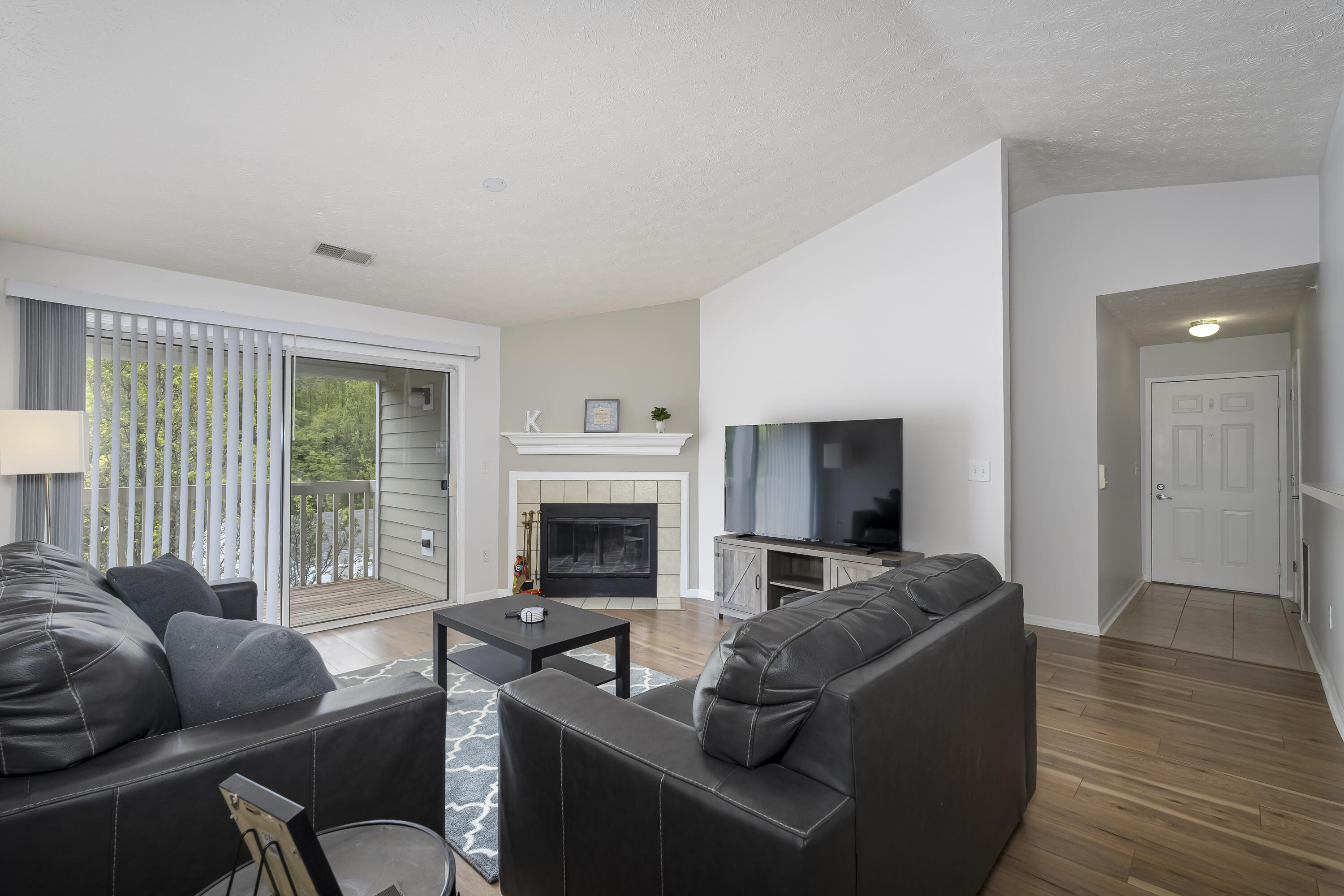 450 Lakeview Drive, 11