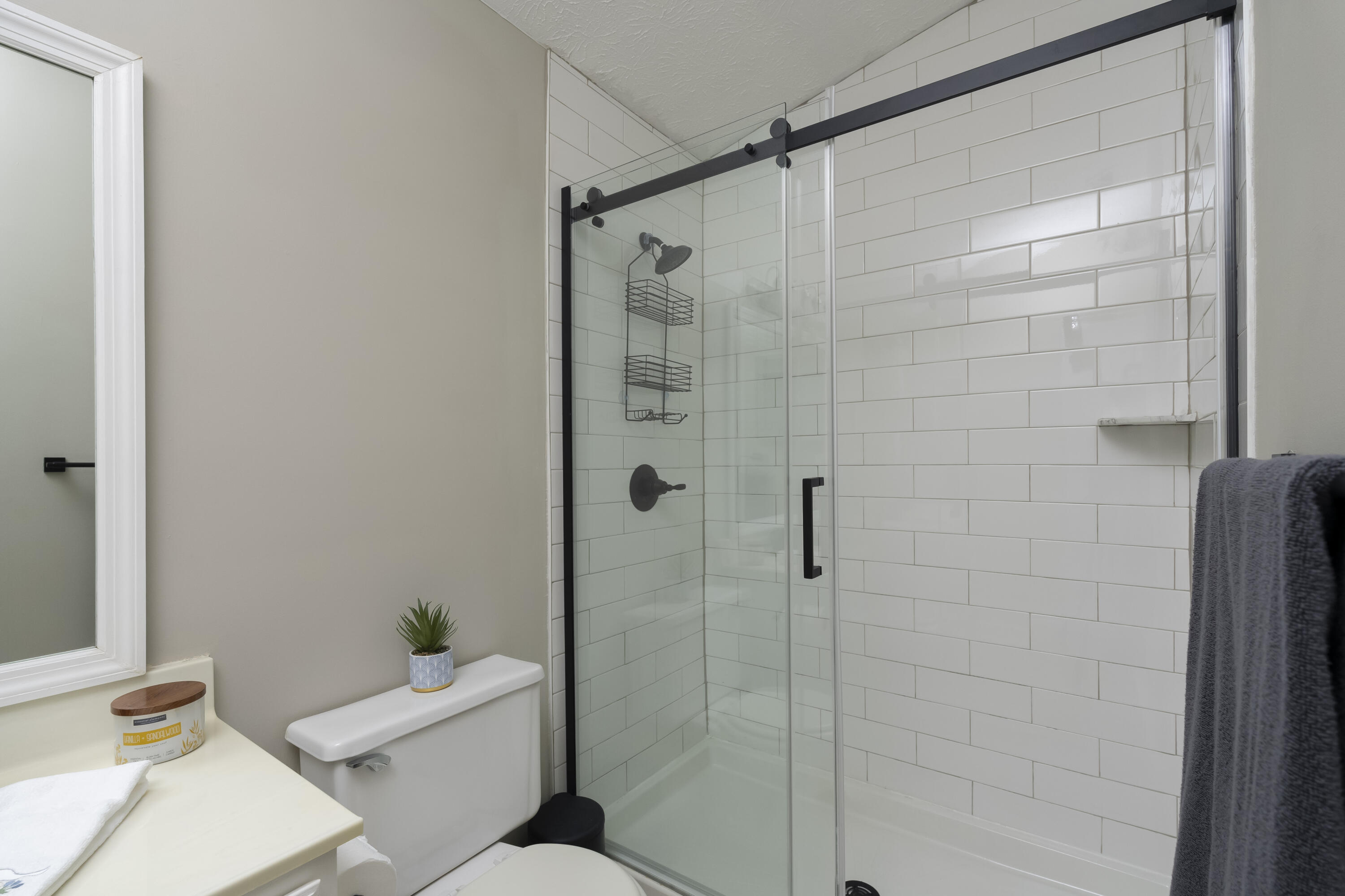 450 Lakeview Drive, 11