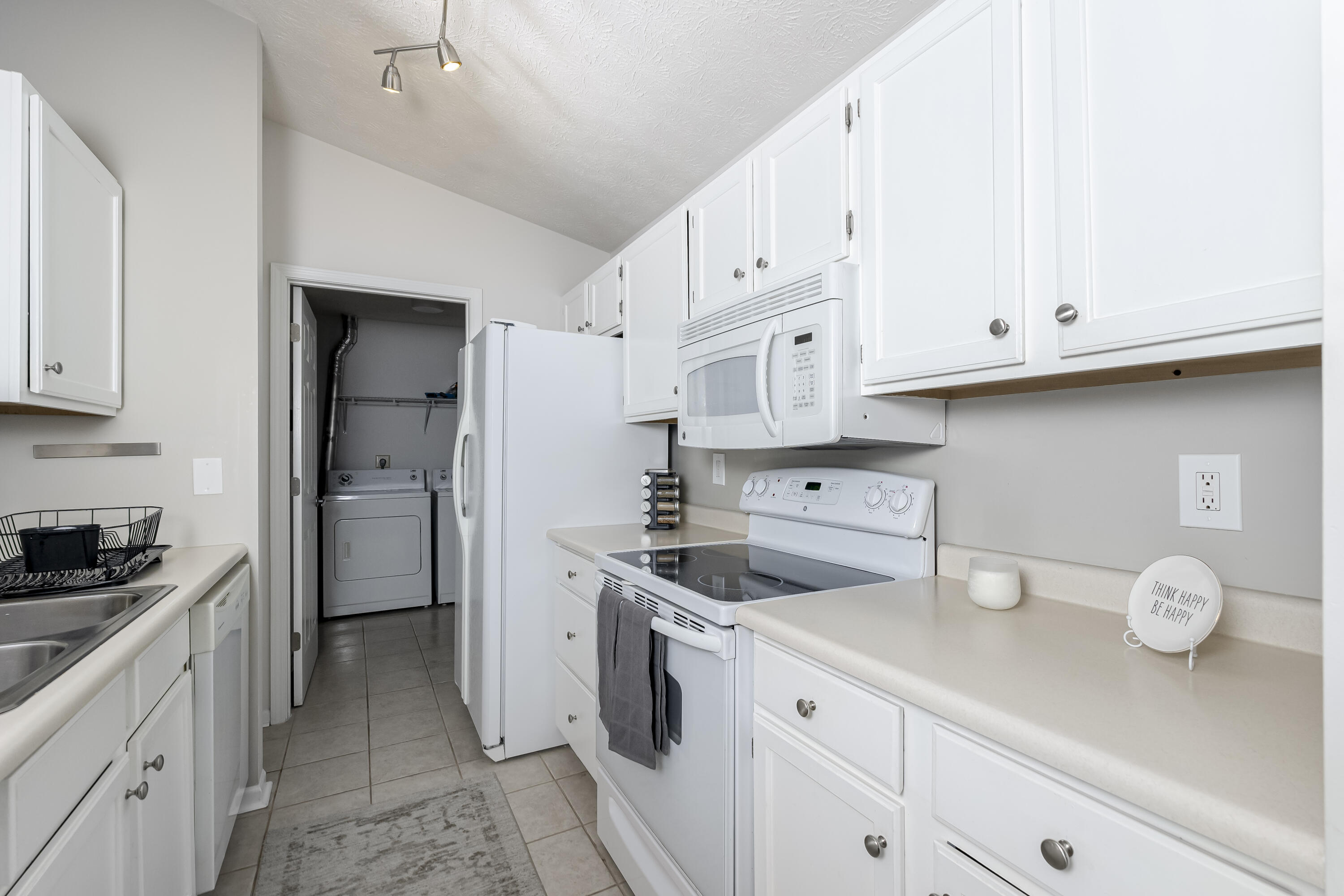 450 Lakeview Drive, 11