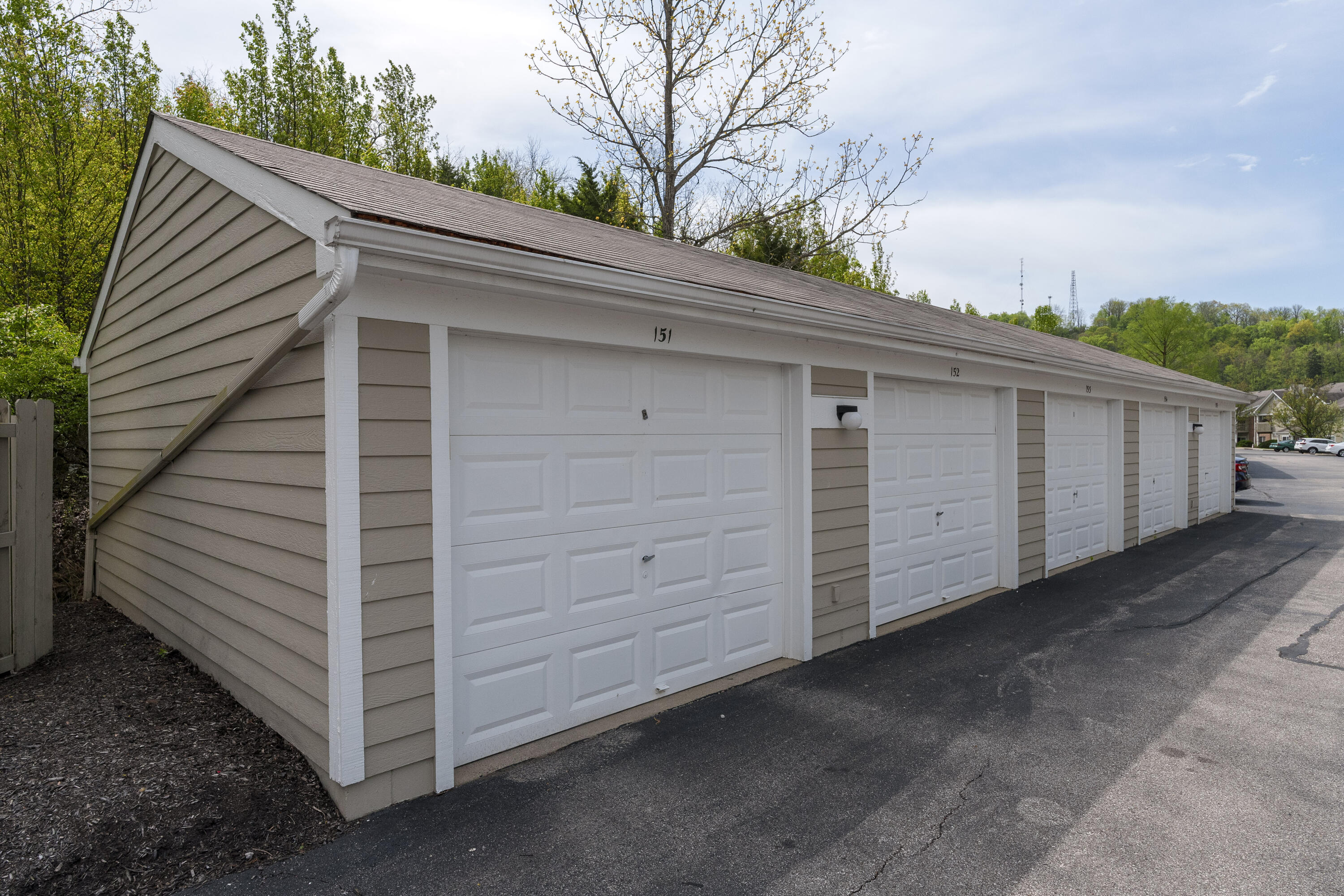 450 Lakeview Drive, 11