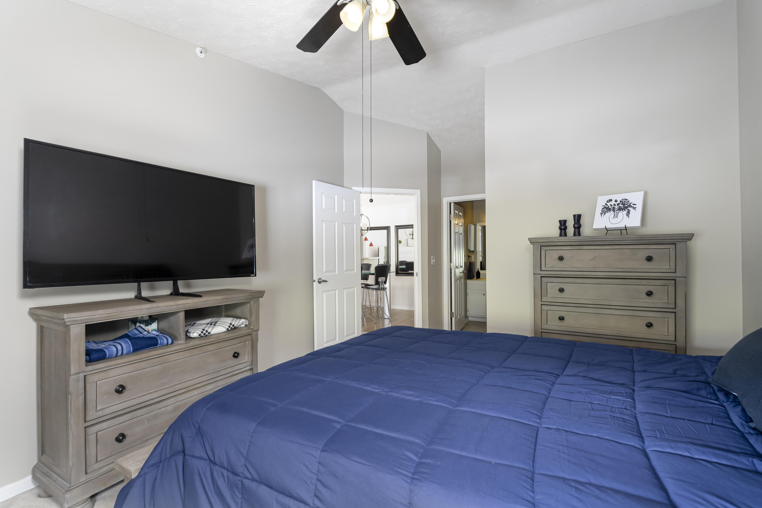 450 Lakeview Drive, 11