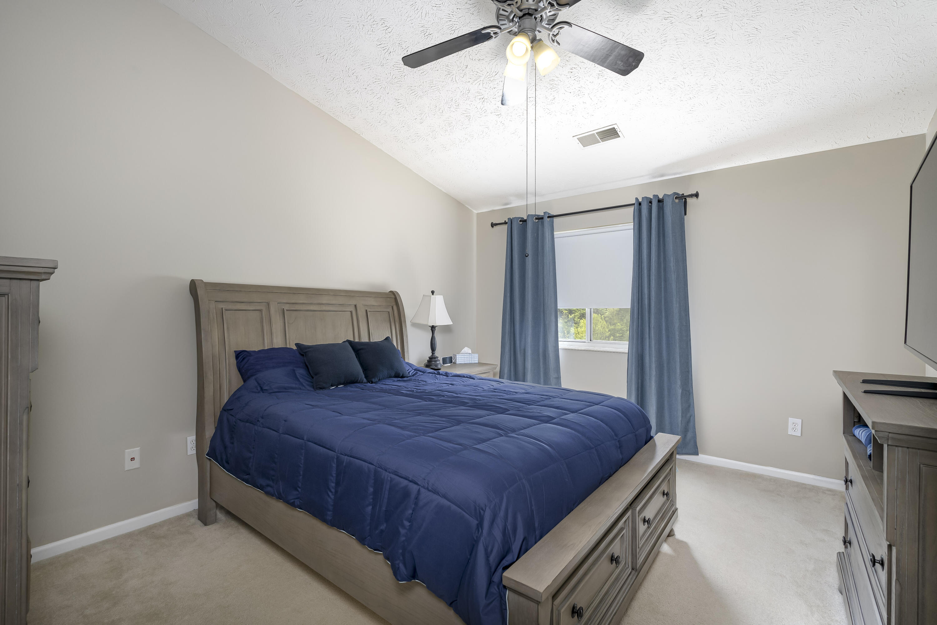 450 Lakeview Drive, 11