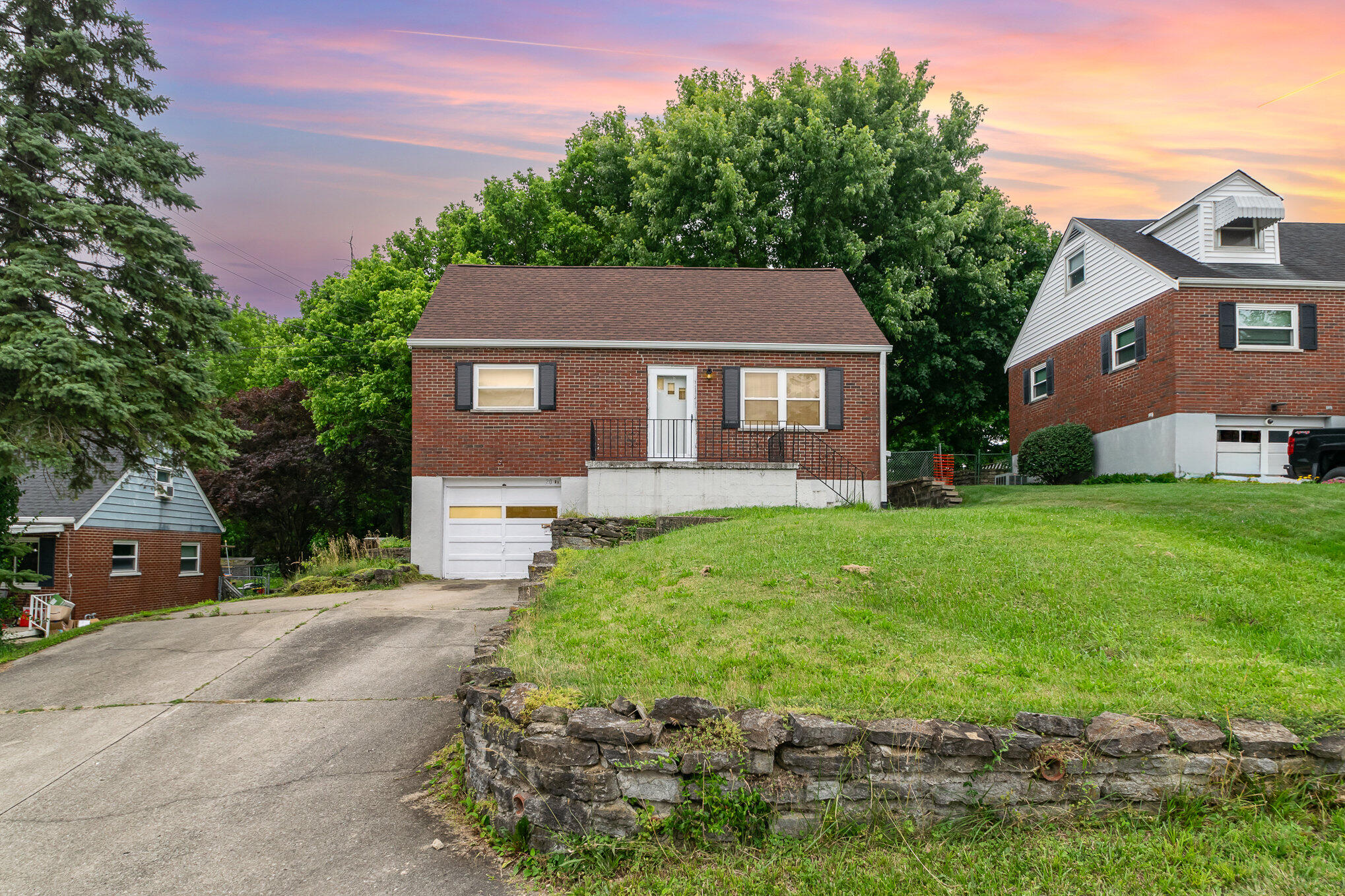 20 Ridge View Avenue