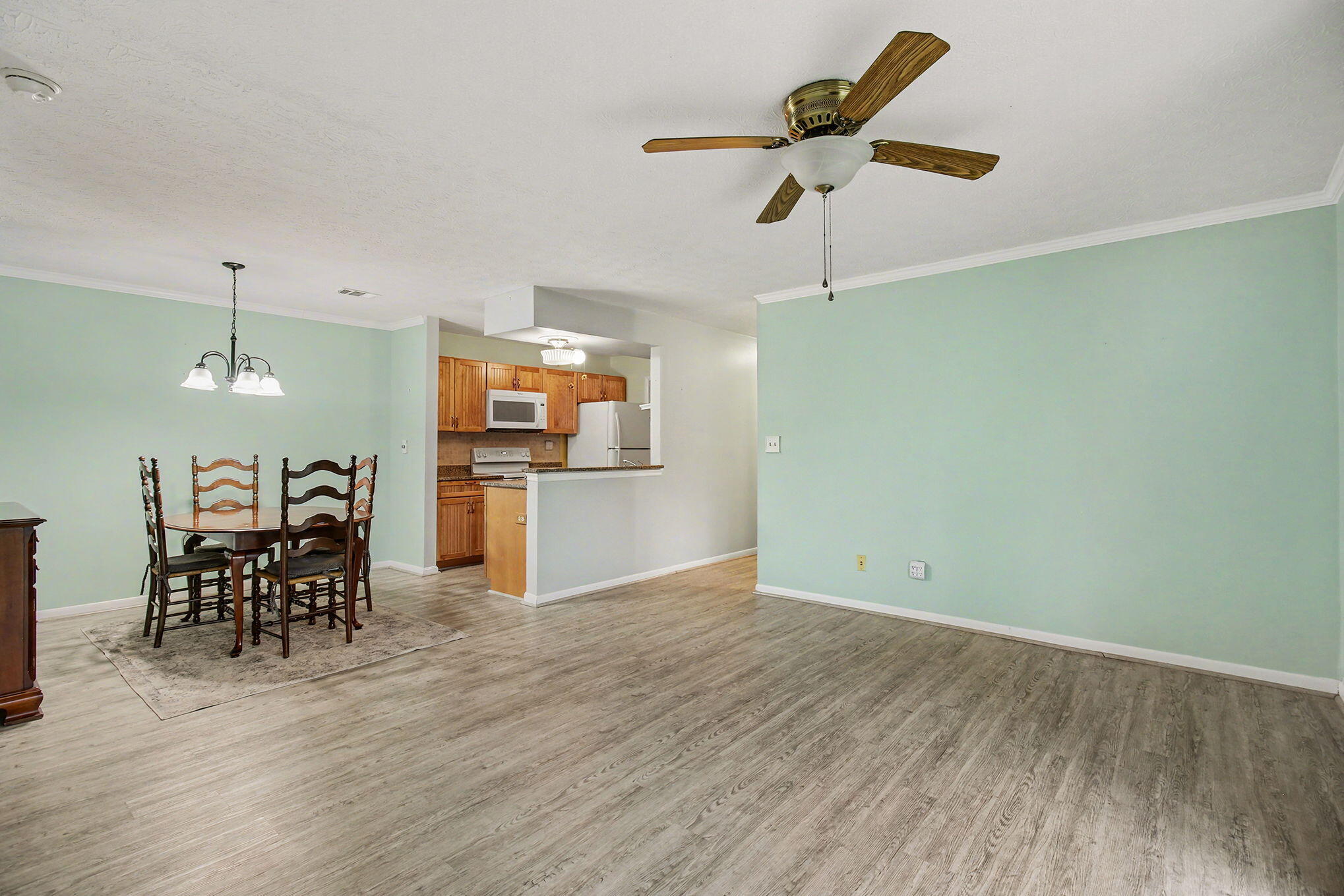 220 Willowbrook Court, 4