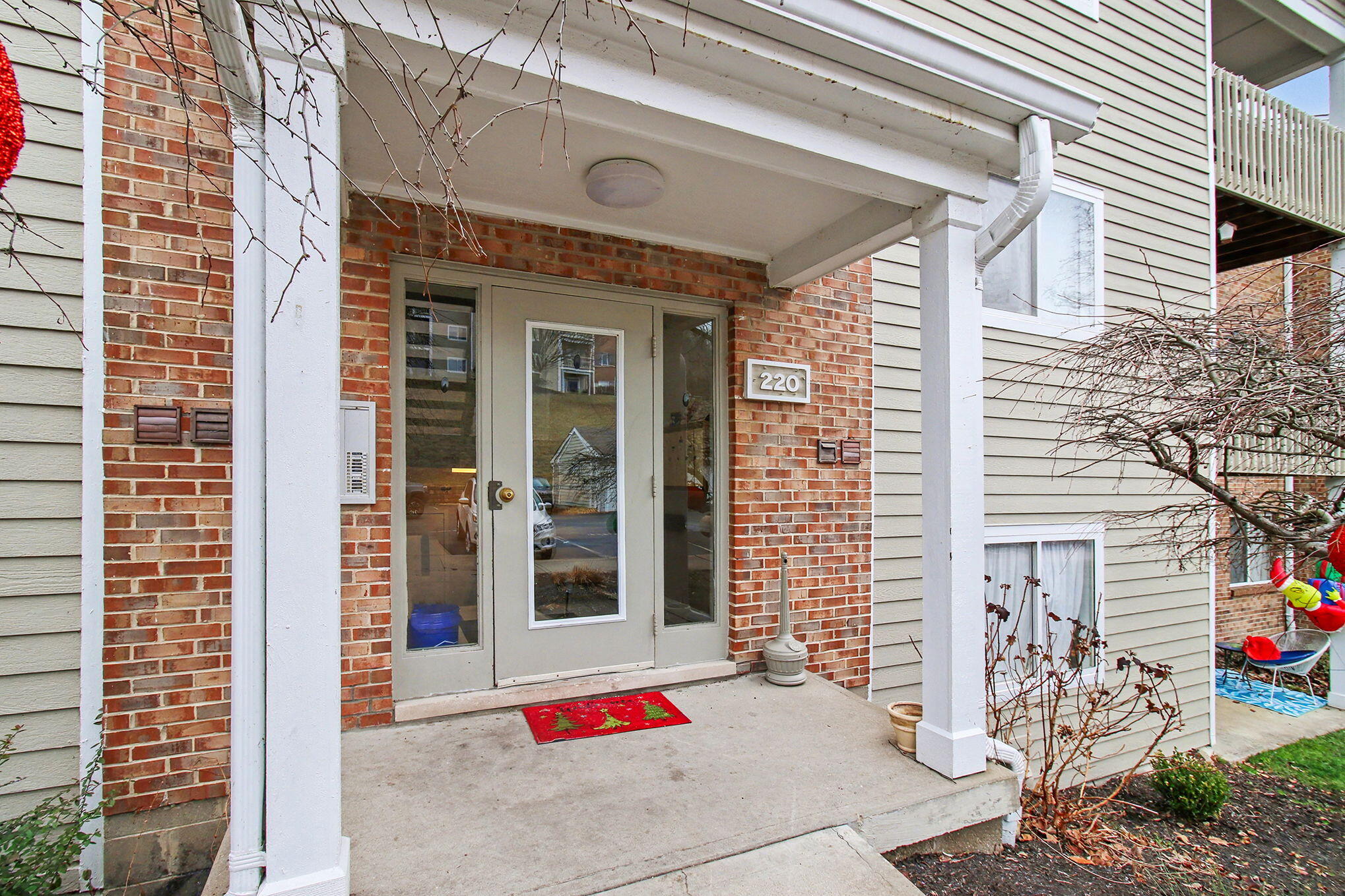 220 Willowbrook Court, 4