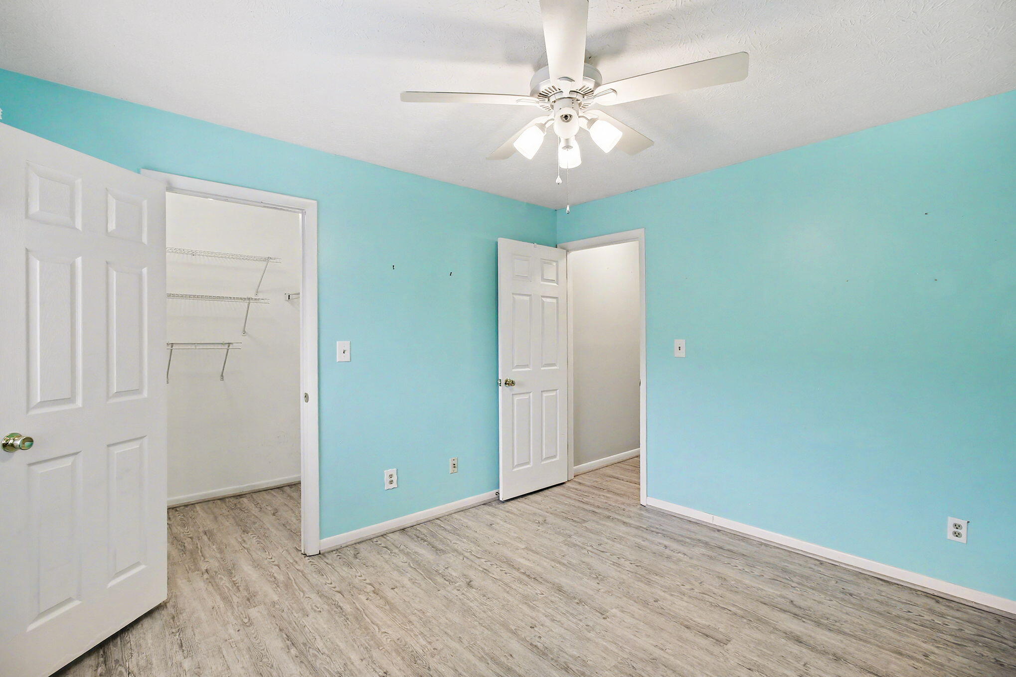 220 Willowbrook Court, 4