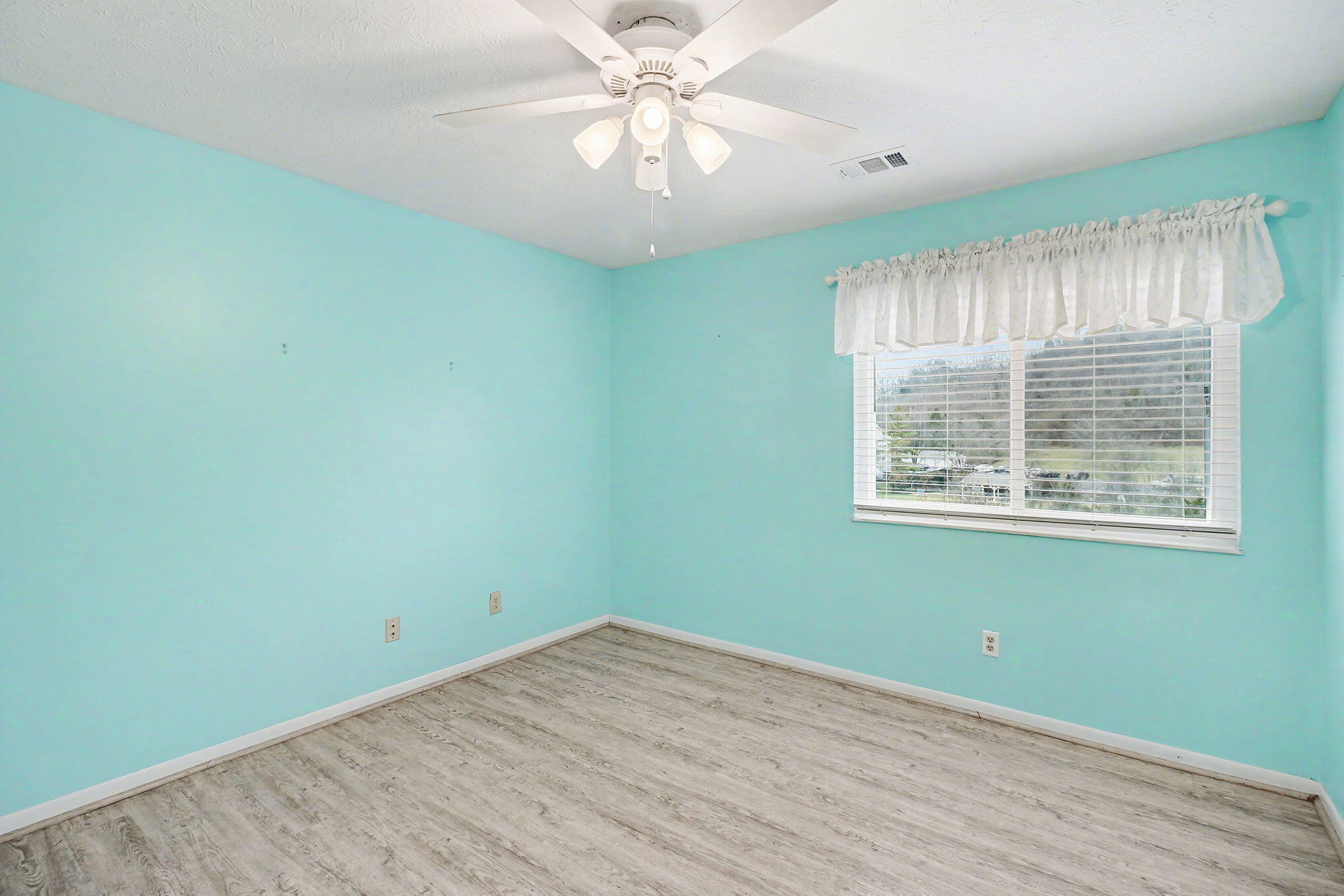 220 Willowbrook Court, 4