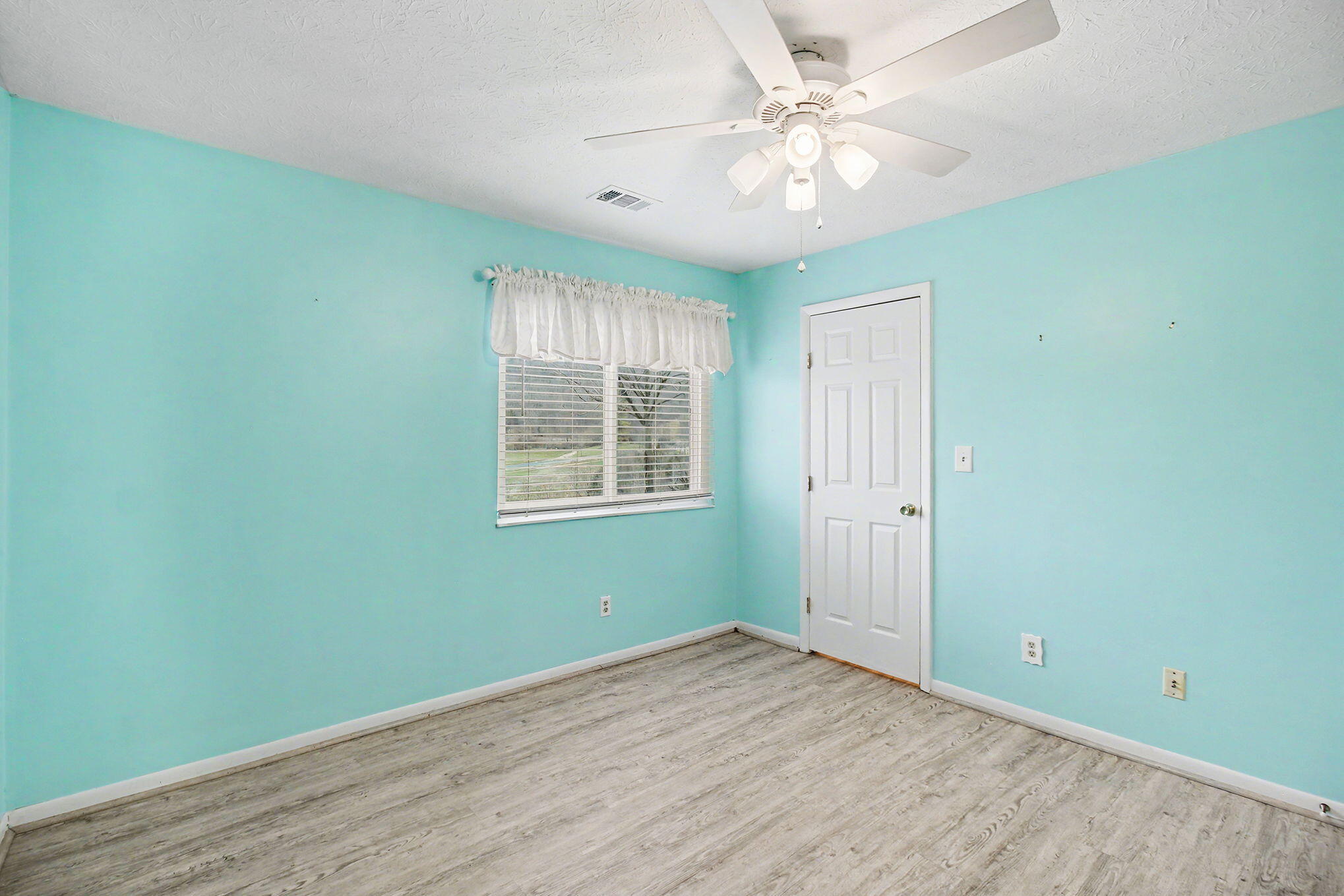 220 Willowbrook Court, 4