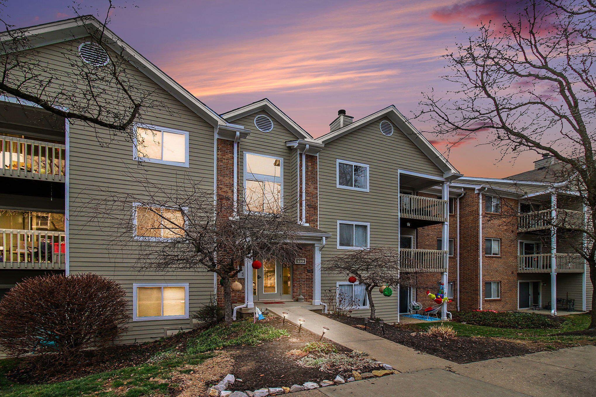 220 Willowbrook Court, 4