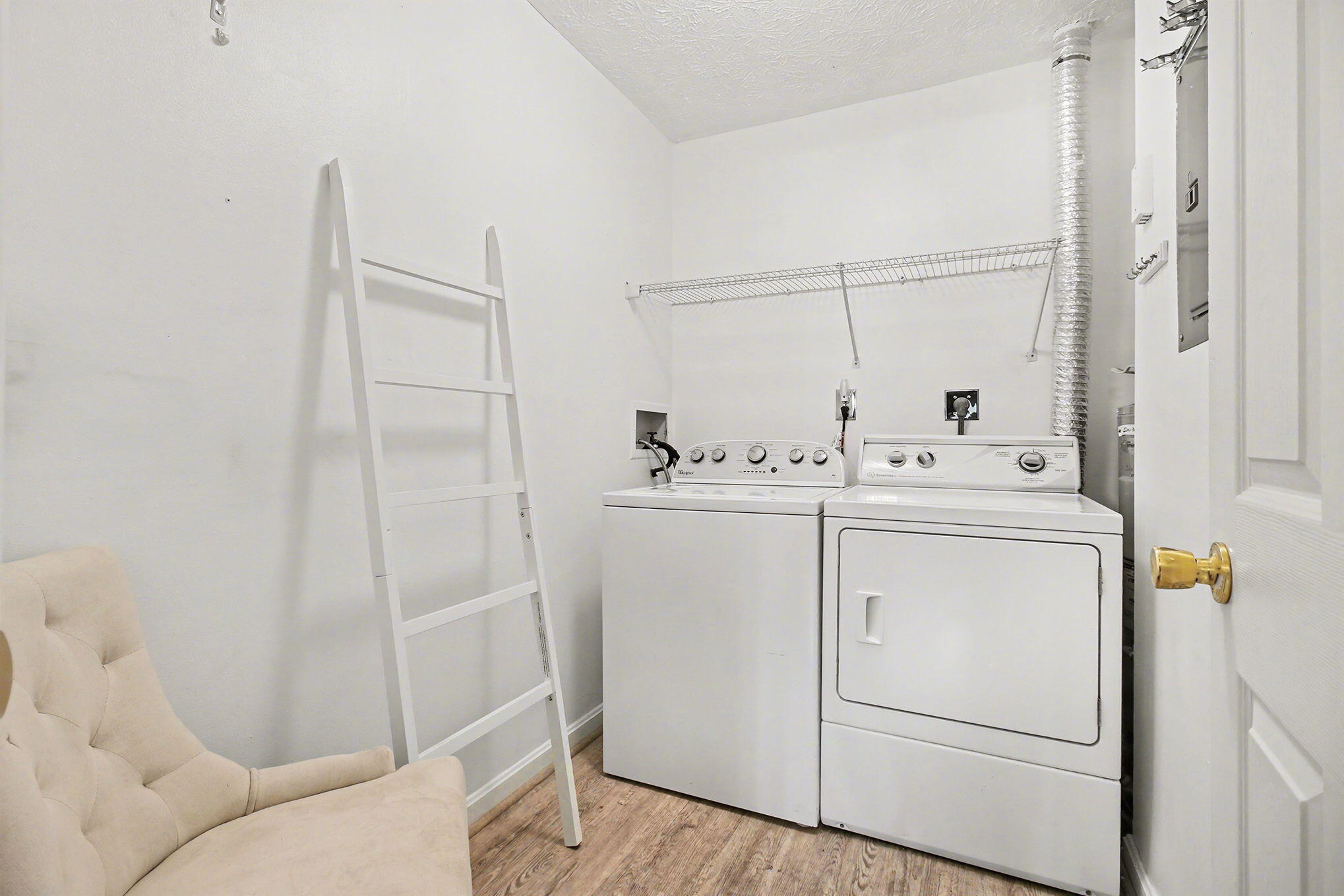 220 Willowbrook Court, 4