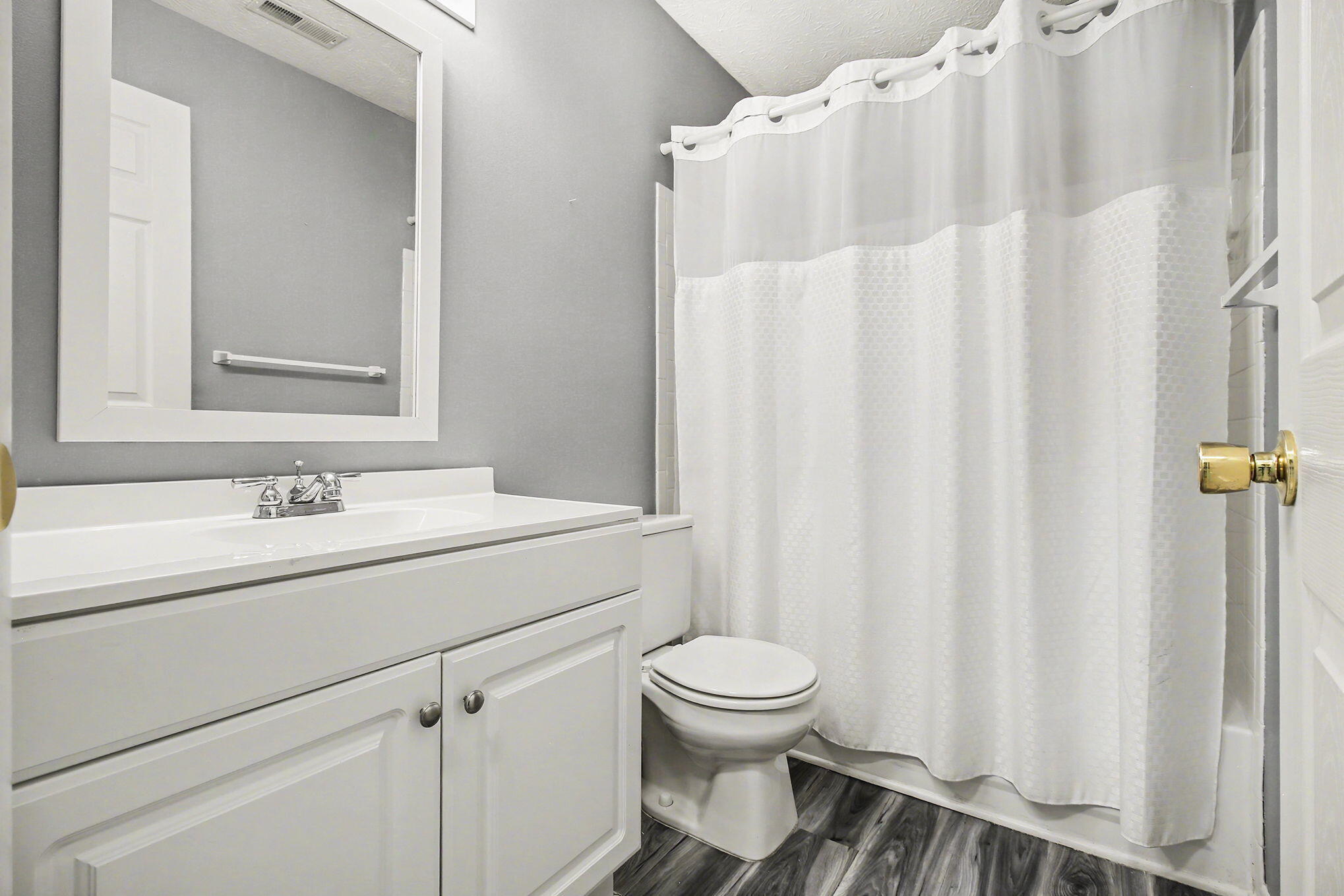 220 Willowbrook Court, 4