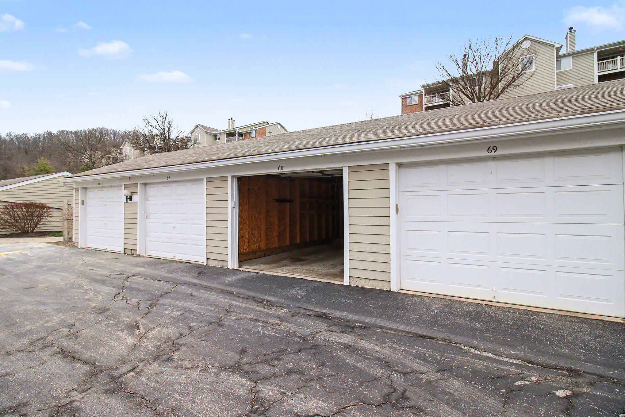 220 Willowbrook Court, 4