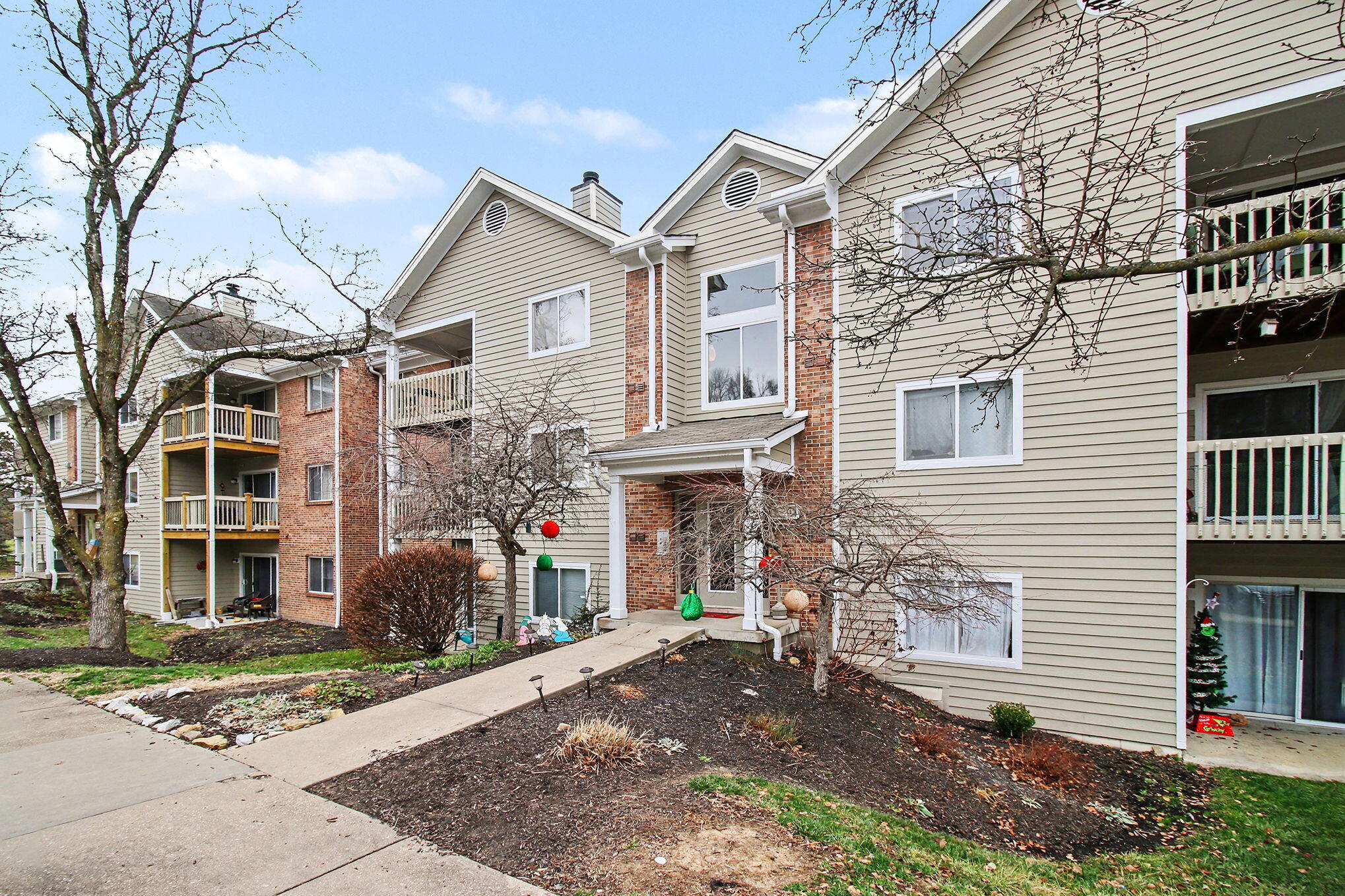 220 Willowbrook Court, 4