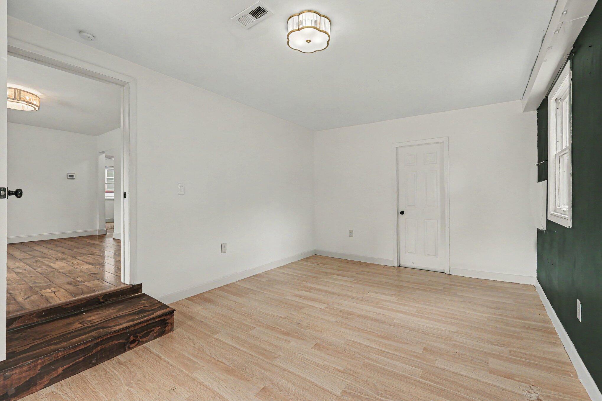 18 New Uri Avenue