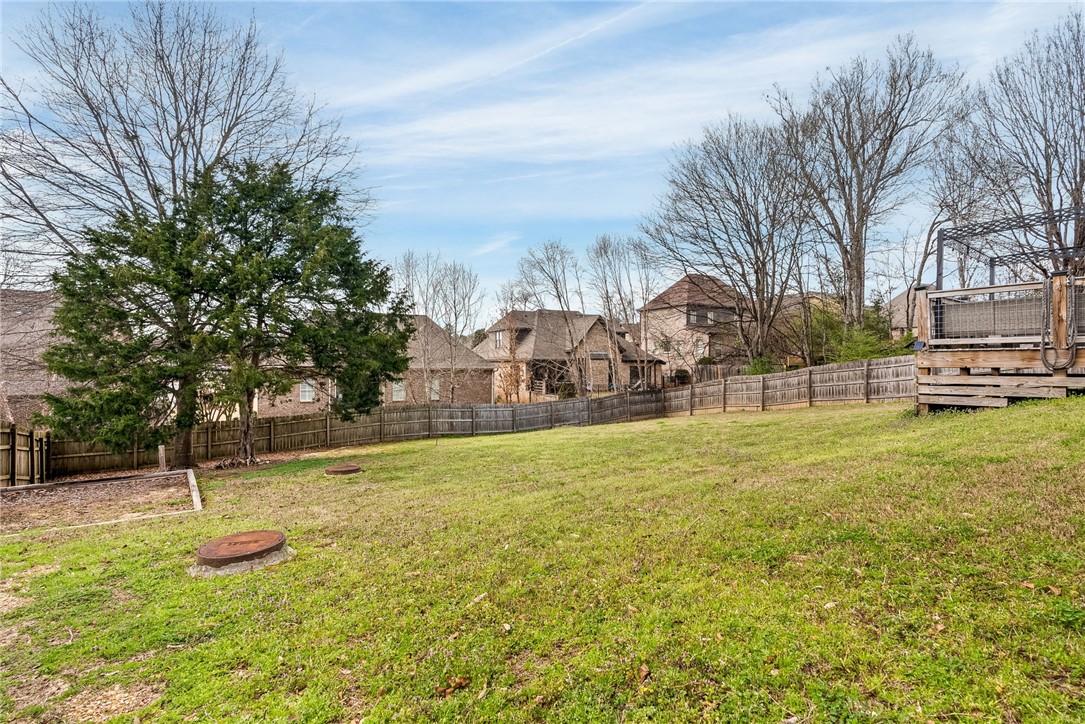 1096 AMBER LANE