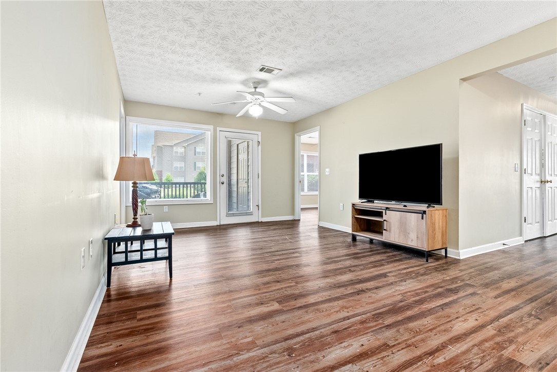 1114 S COLLEGE STREET 6103
