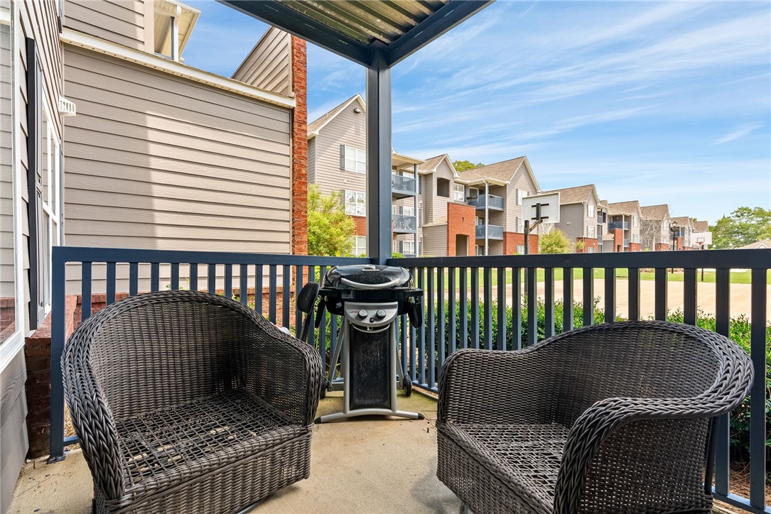 1114 S COLLEGE STREET 6103