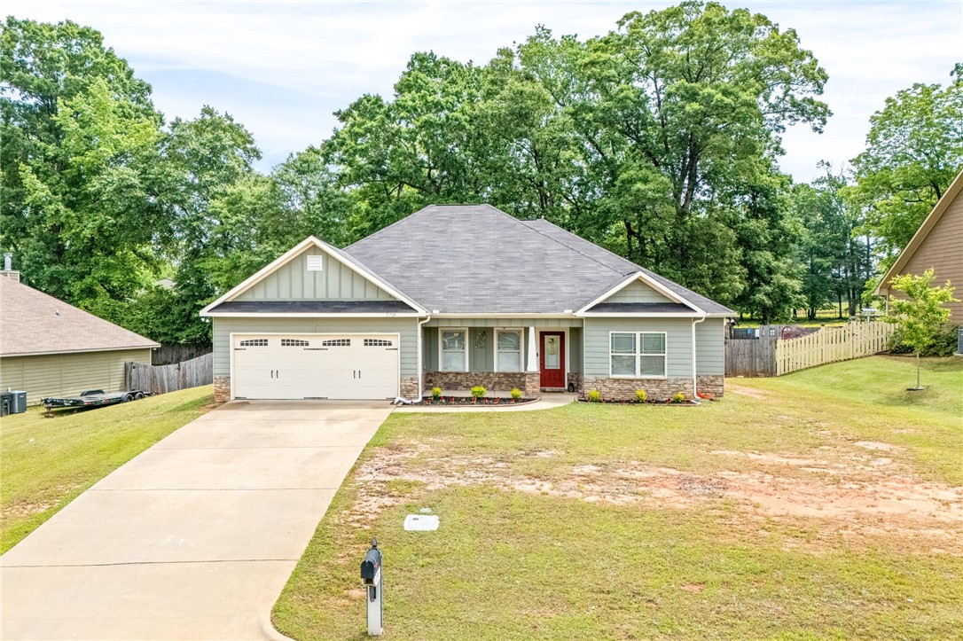 2711 EAST POINTE WAY