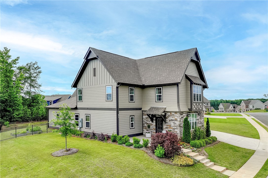 834 CLEAR SPRING DRIVE