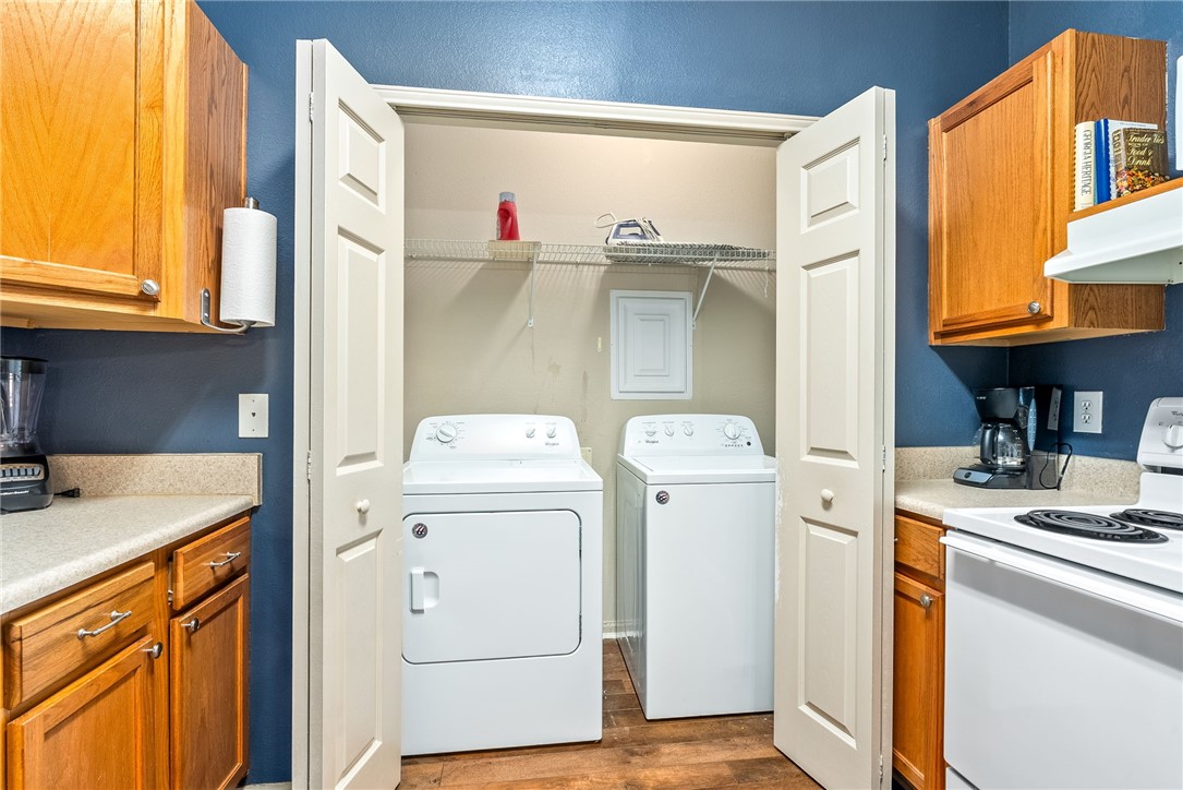 447 W LONGLEAF DRIVE 1206