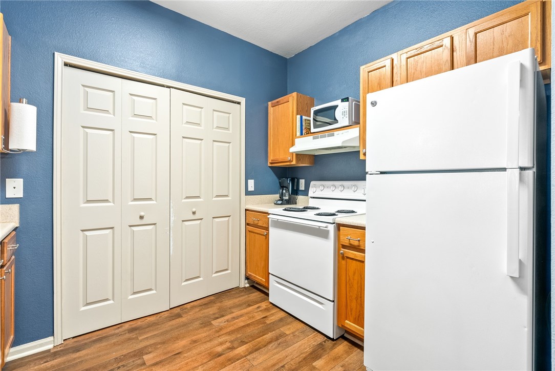 447 W LONGLEAF DRIVE 1206