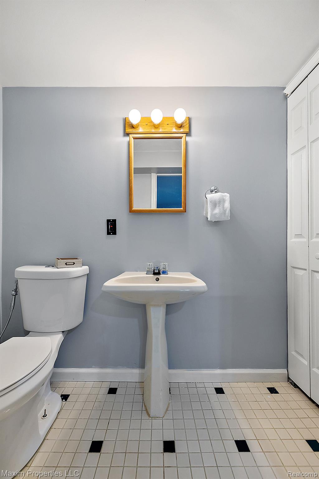 46170 MEADOWVIEW Drive