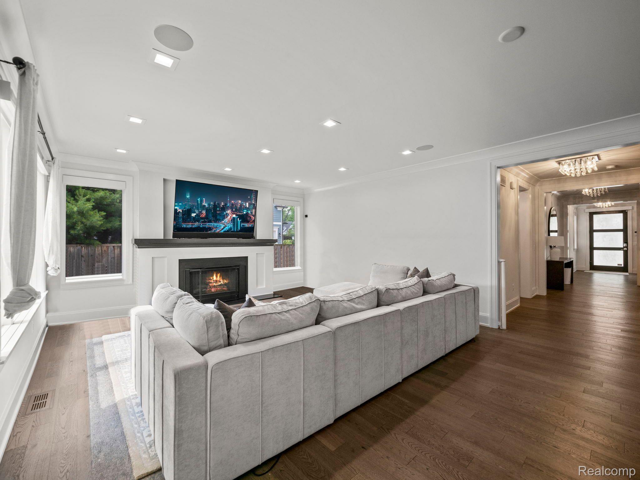 574 WESTCHESTER Way