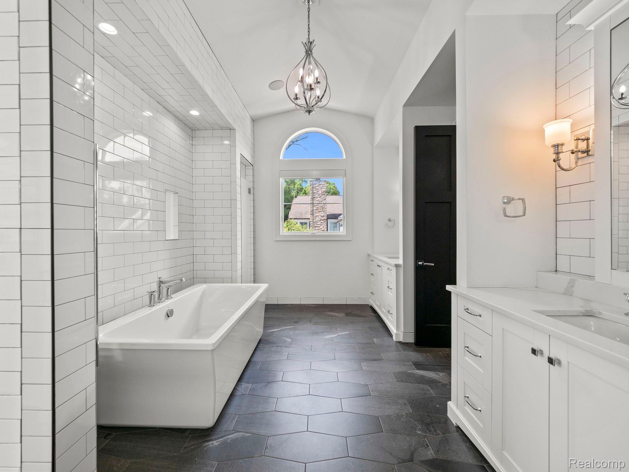 574 WESTCHESTER Way