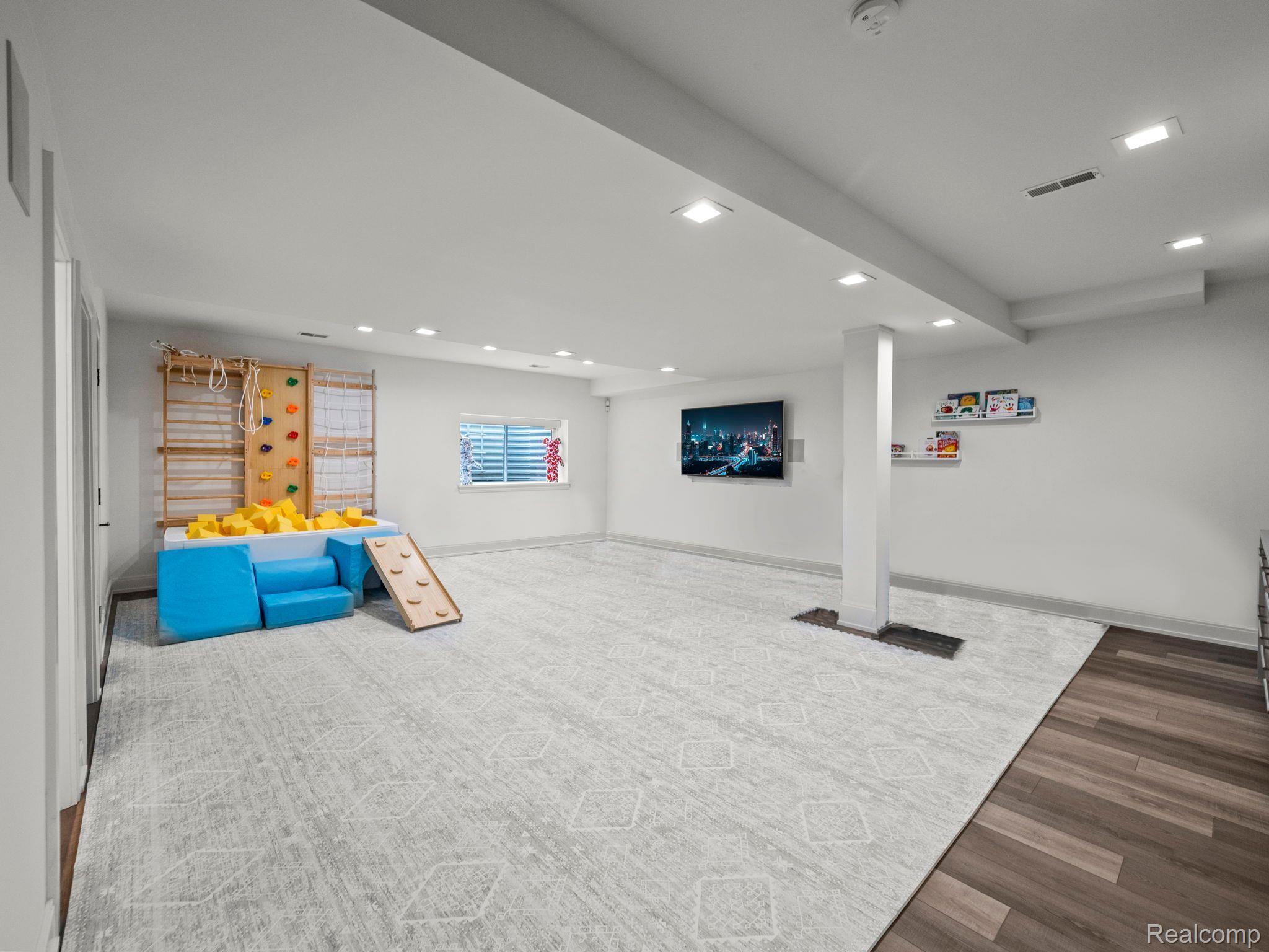 574 WESTCHESTER Way