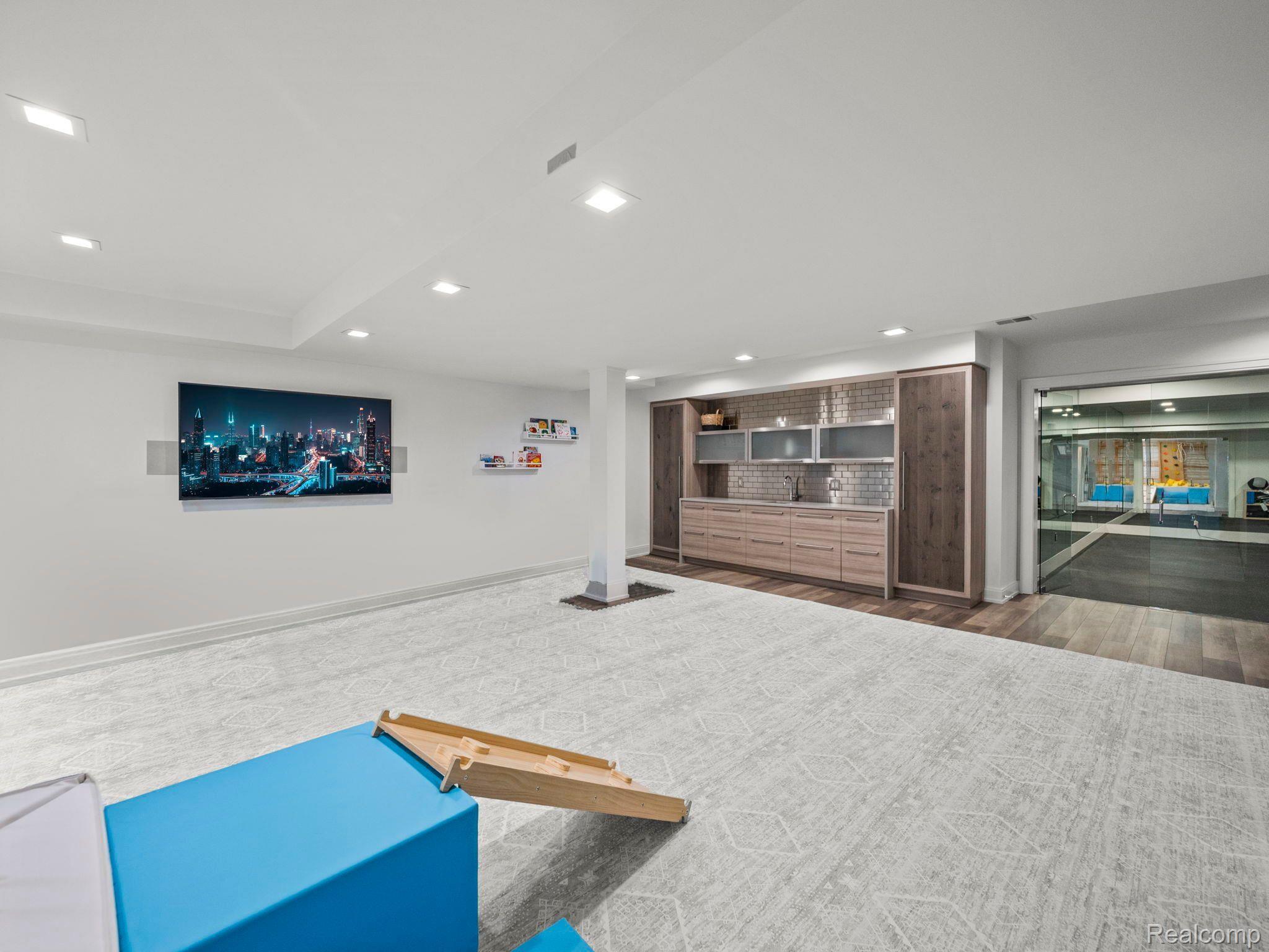 574 WESTCHESTER Way