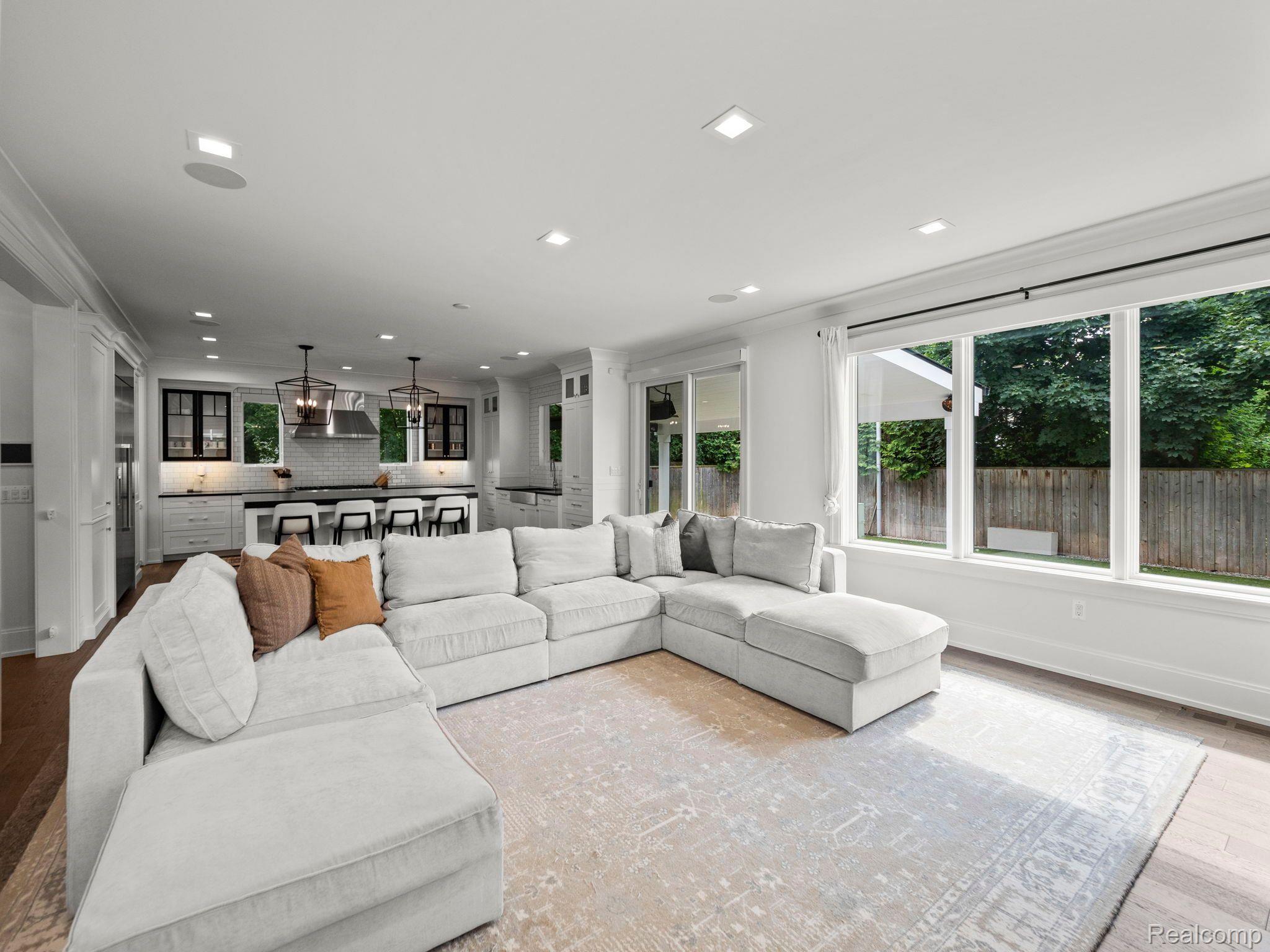 574 WESTCHESTER Way
