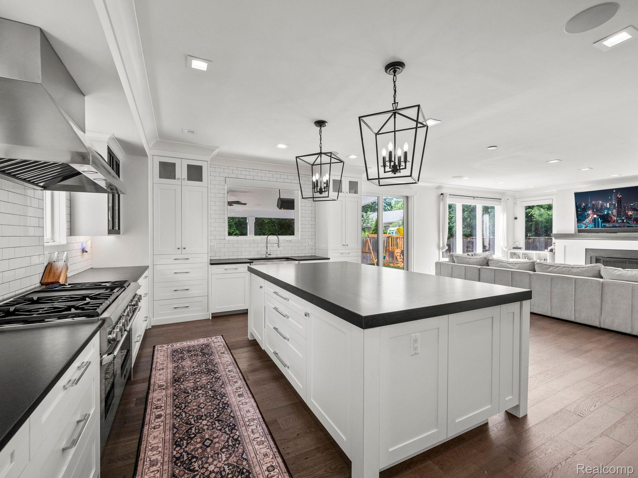 574 WESTCHESTER Way