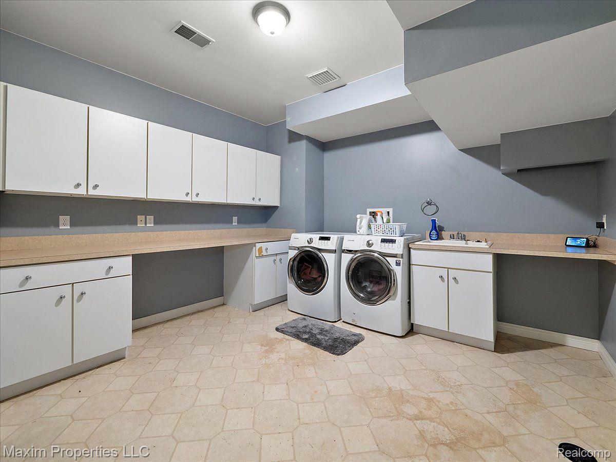 2606 WHITNEY Place