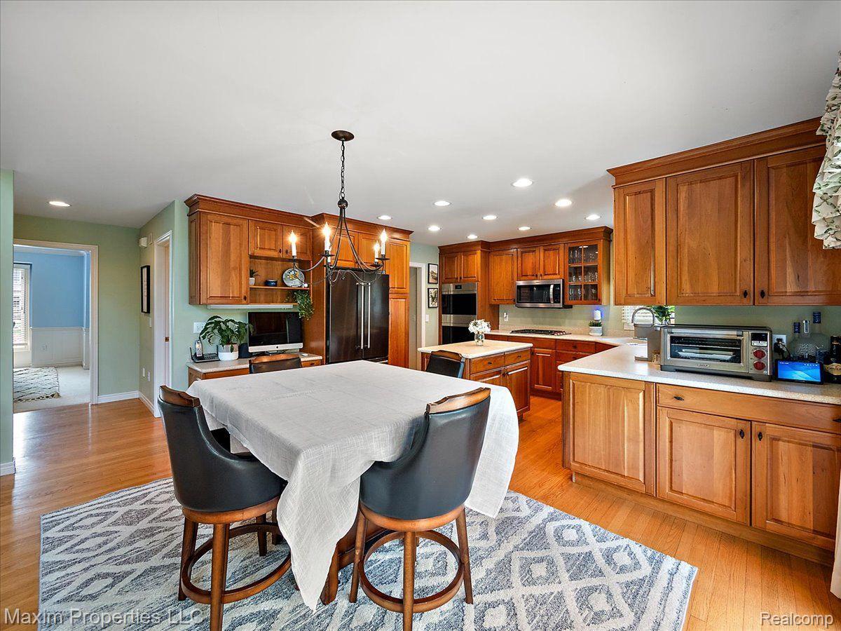 2606 WHITNEY Place