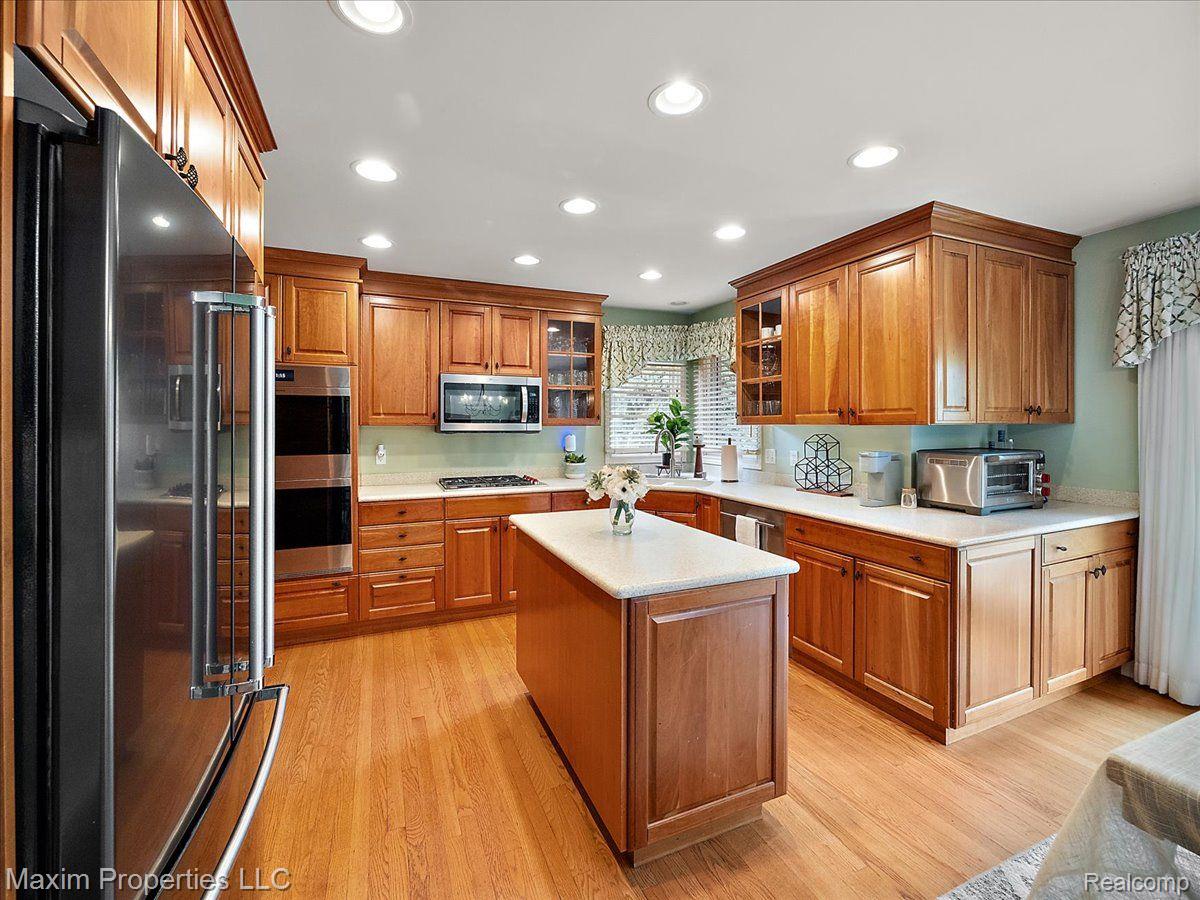 2606 WHITNEY Place