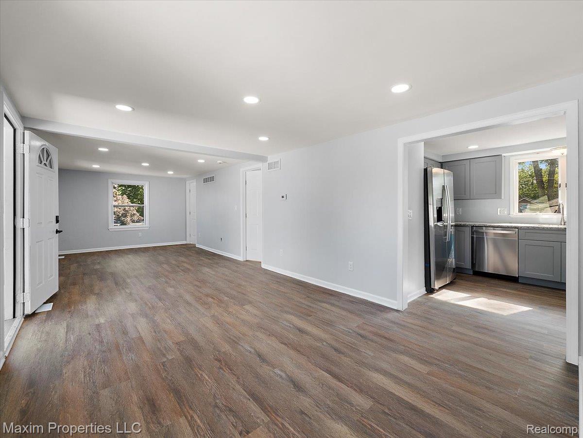 992 Parkwood Avenue