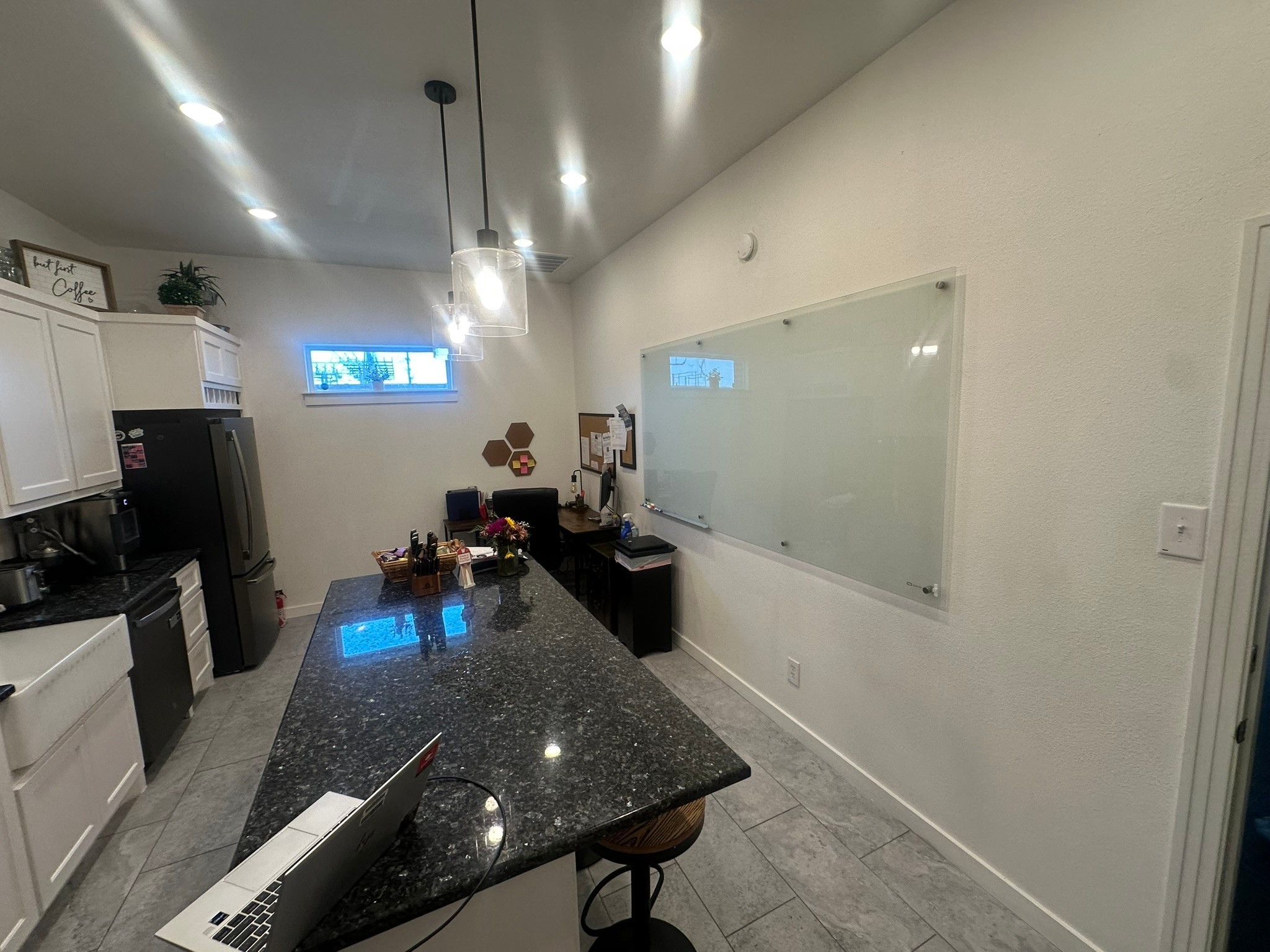 302 E Ovilla Road