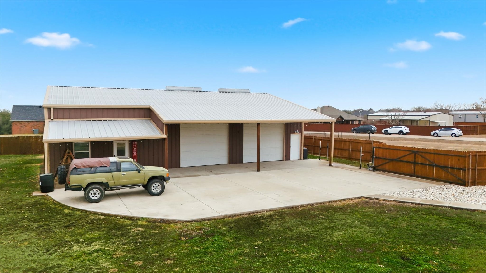 5411 Deerfield Lane