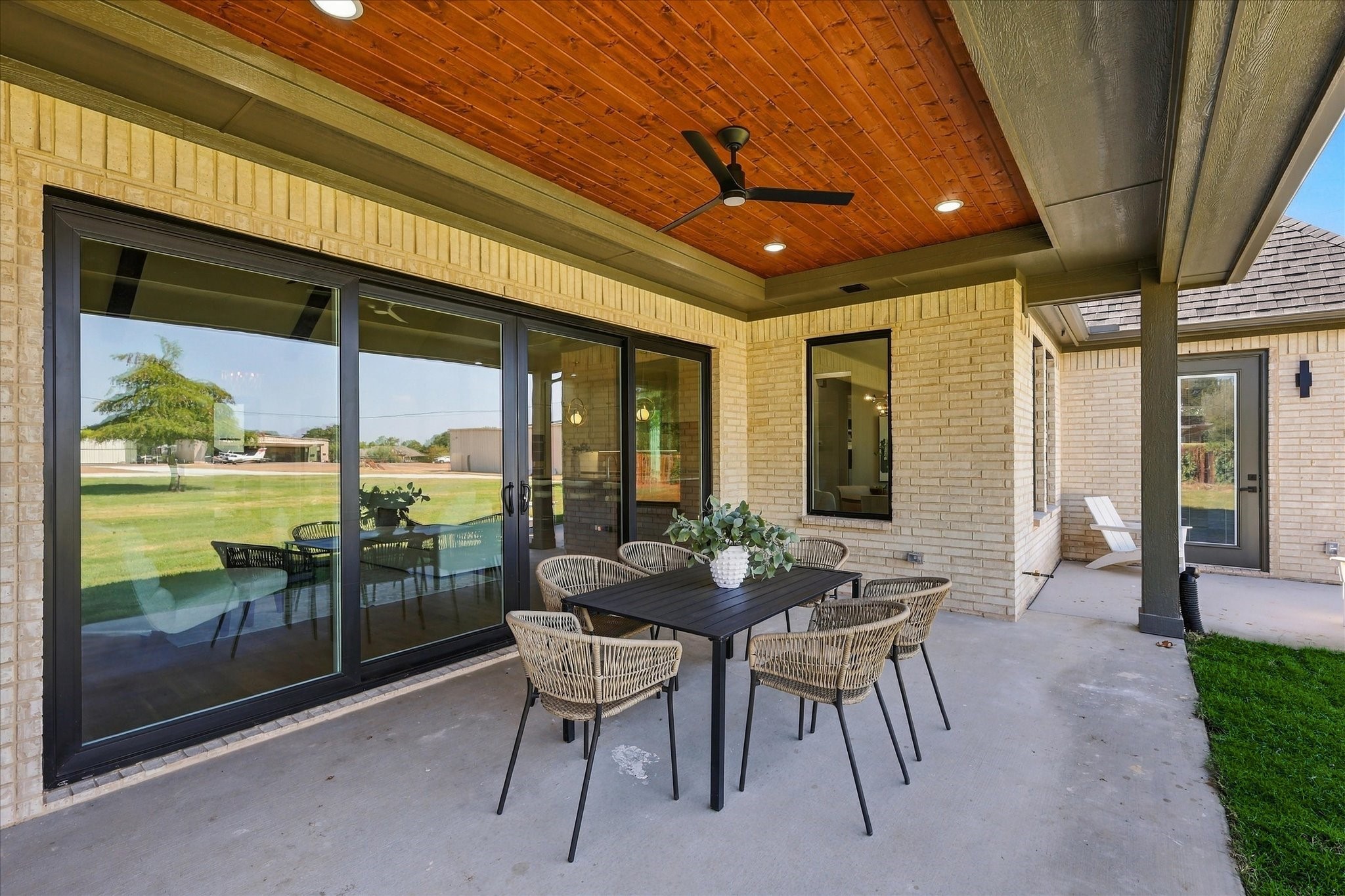 2931 N Mockingbird Lane