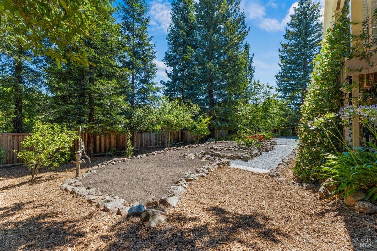 502 Los Alamos Rd