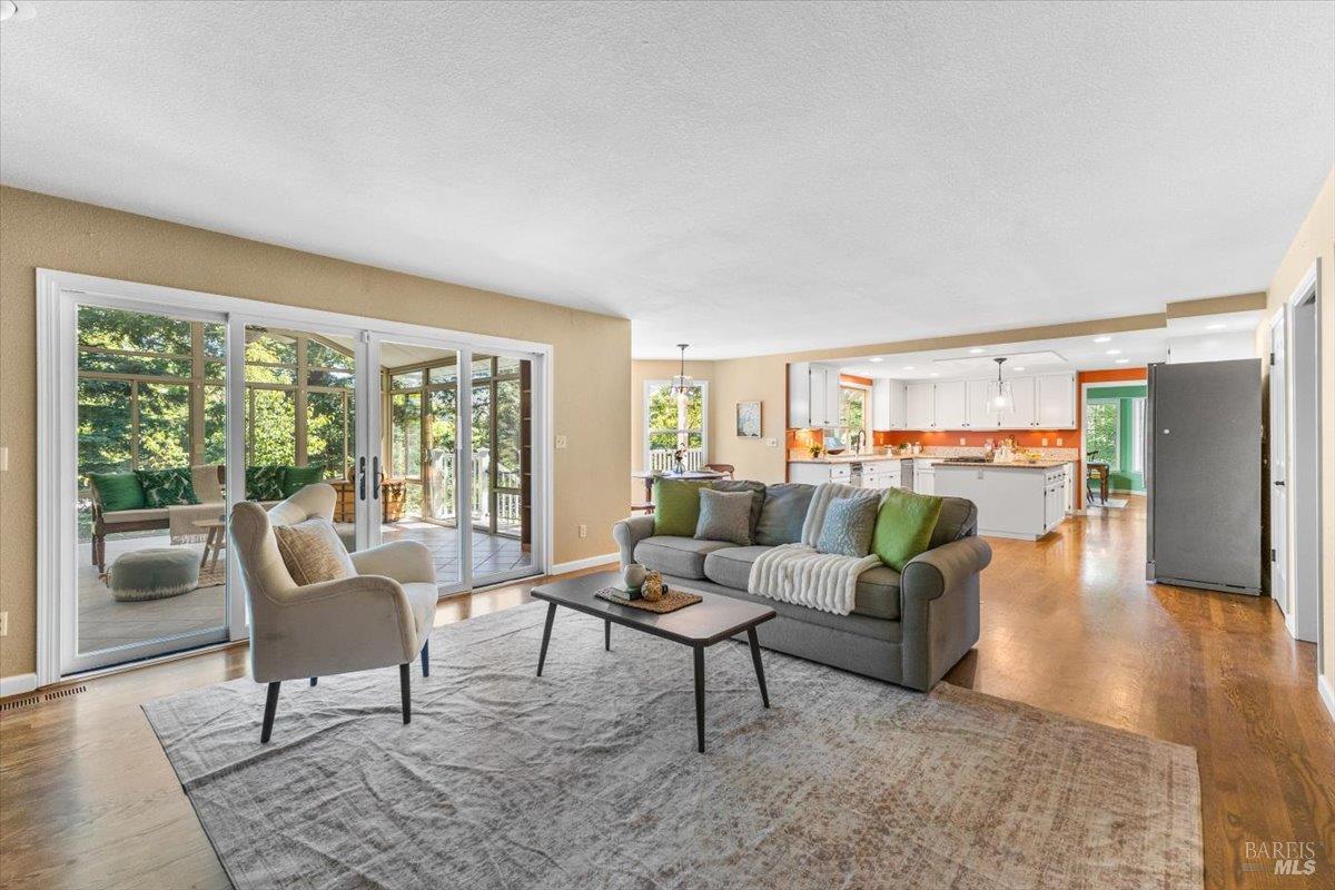 502 Los Alamos Rd