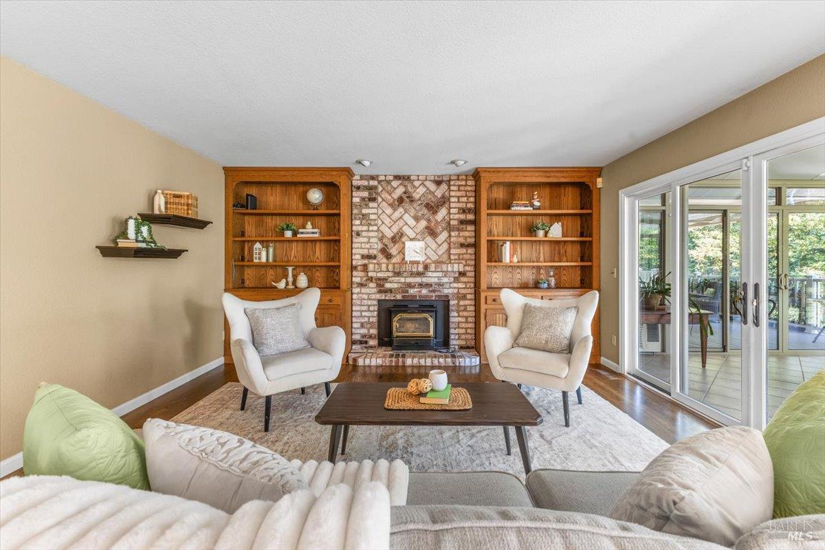 502 Los Alamos Rd