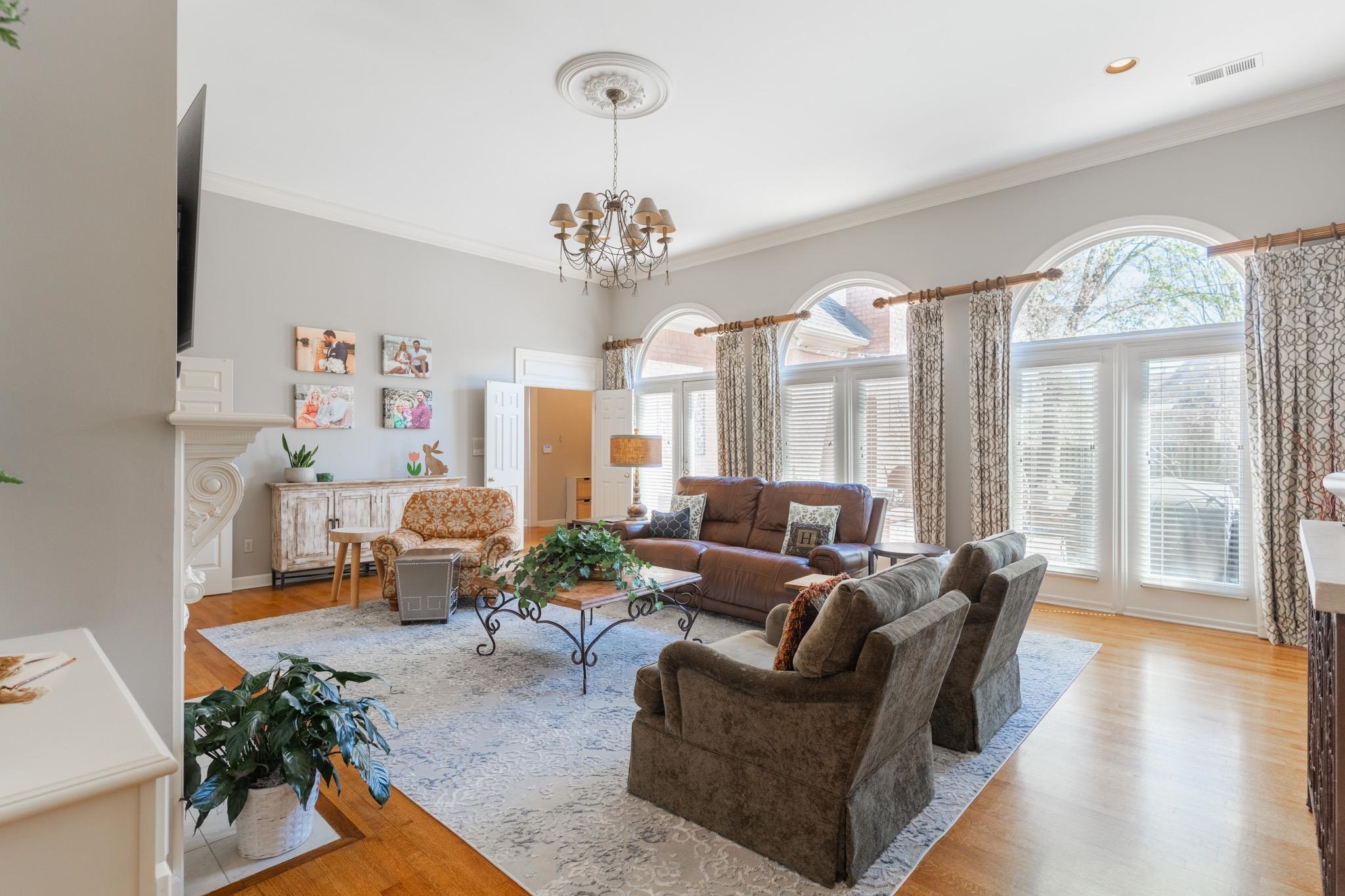 1911 ALMADALE FARMS PKY