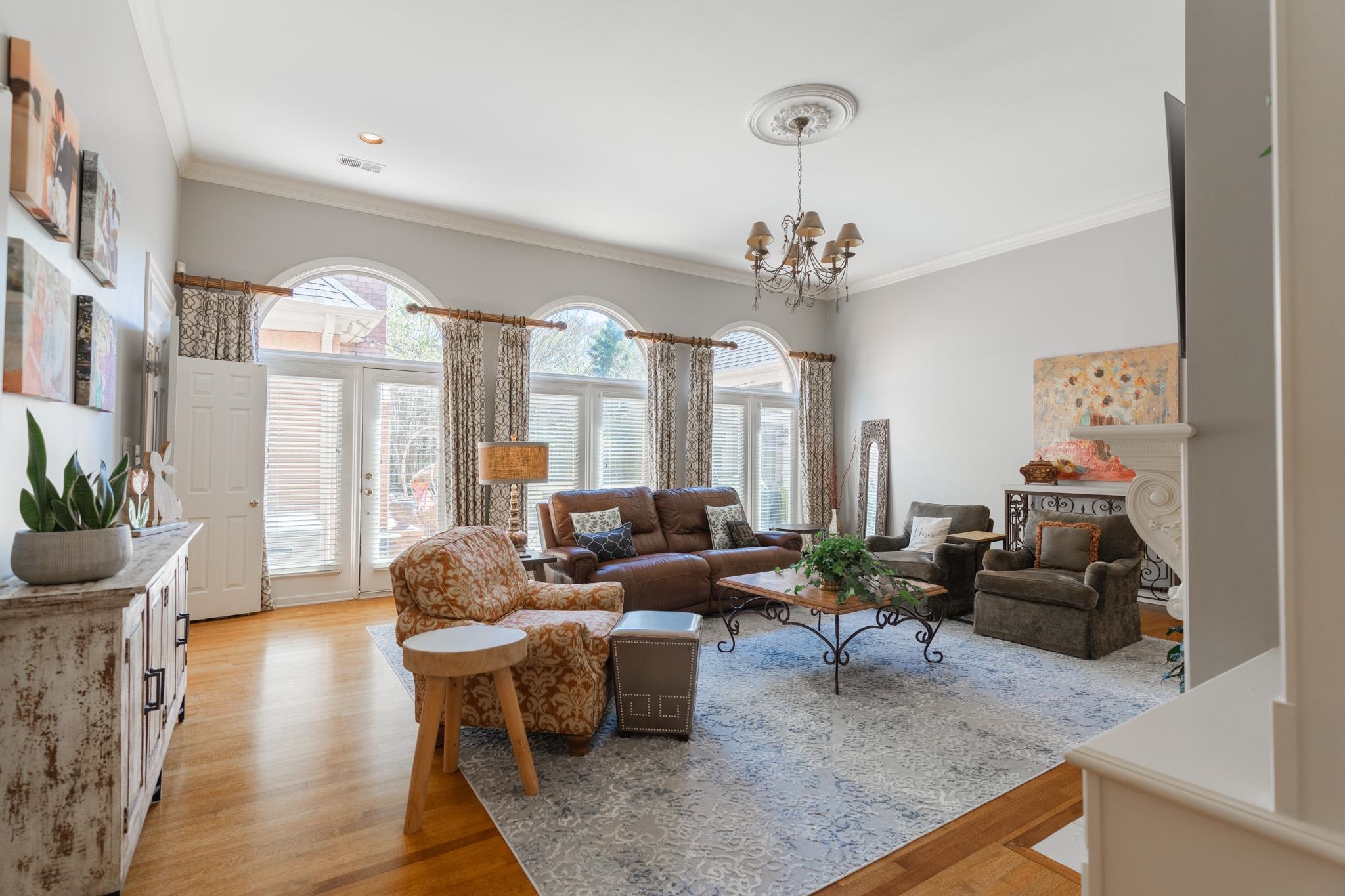 1911 ALMADALE FARMS PKY