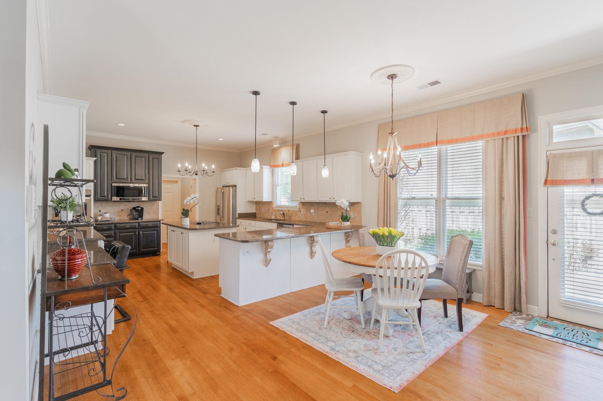 1911 ALMADALE FARMS PKY